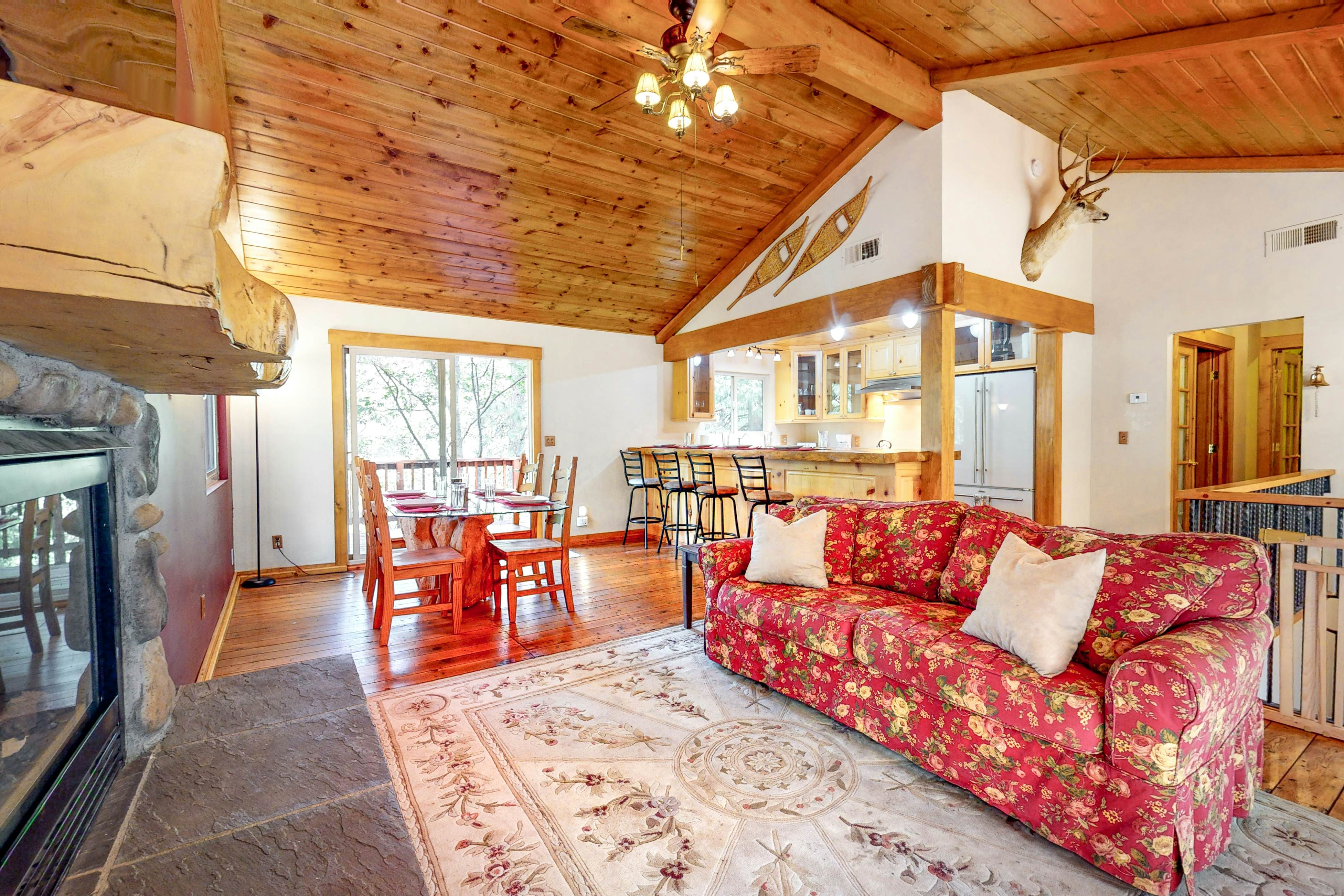 Sky High Cabin 4 BD Crestline, CA Vacation Rental Vacasa