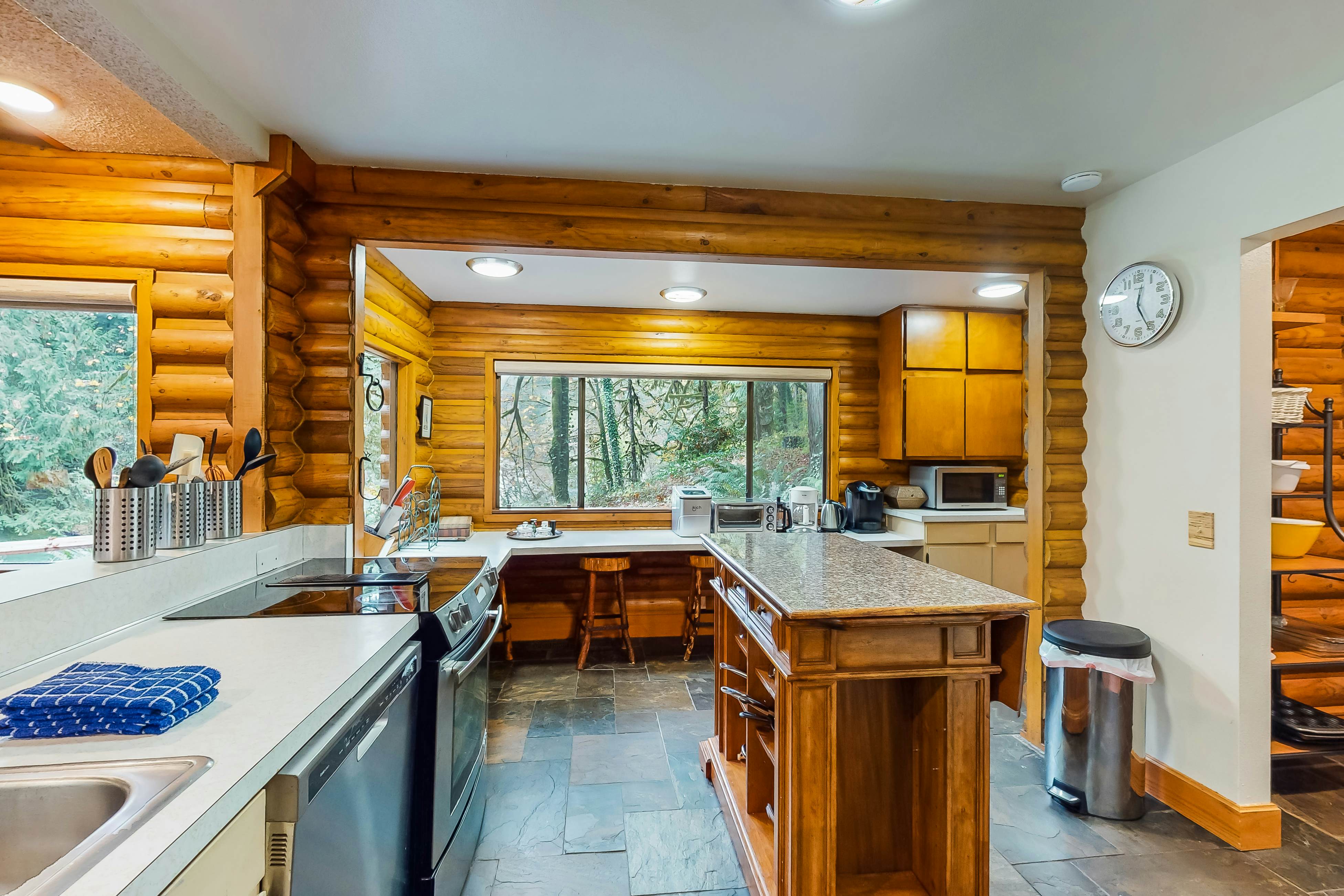 River Bend Lodge 3 BD Washougal, WA Vacation Rental Vacasa