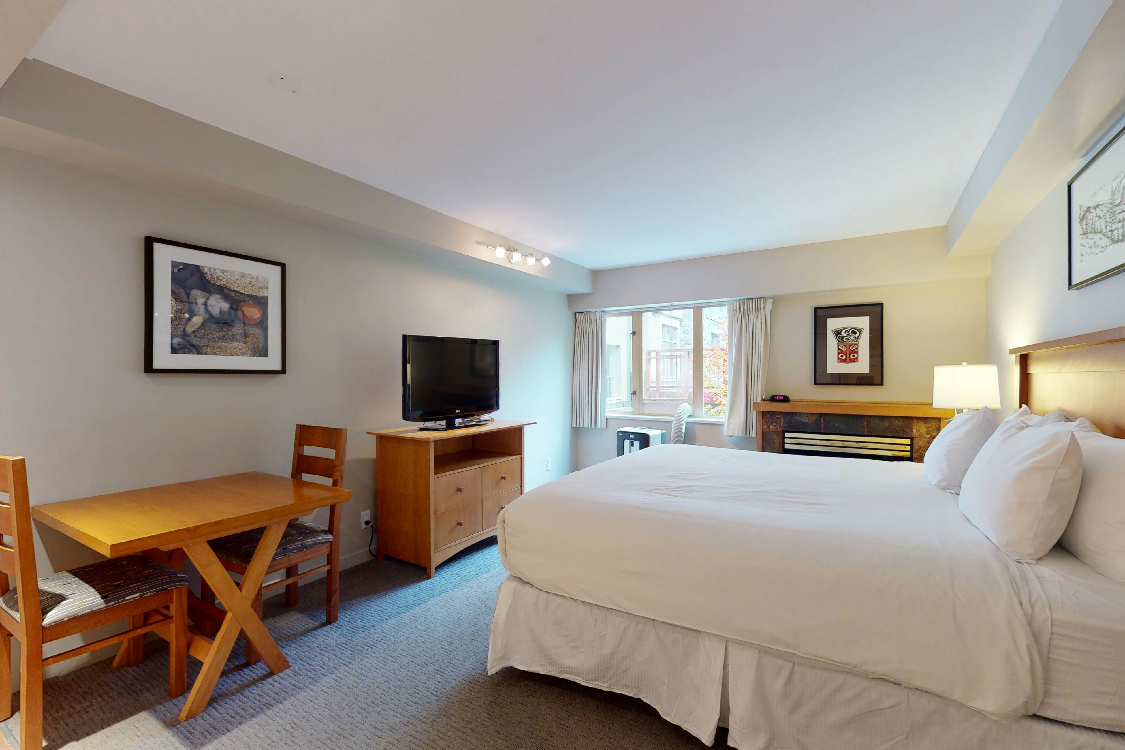 Whistler Peak Lodge 215