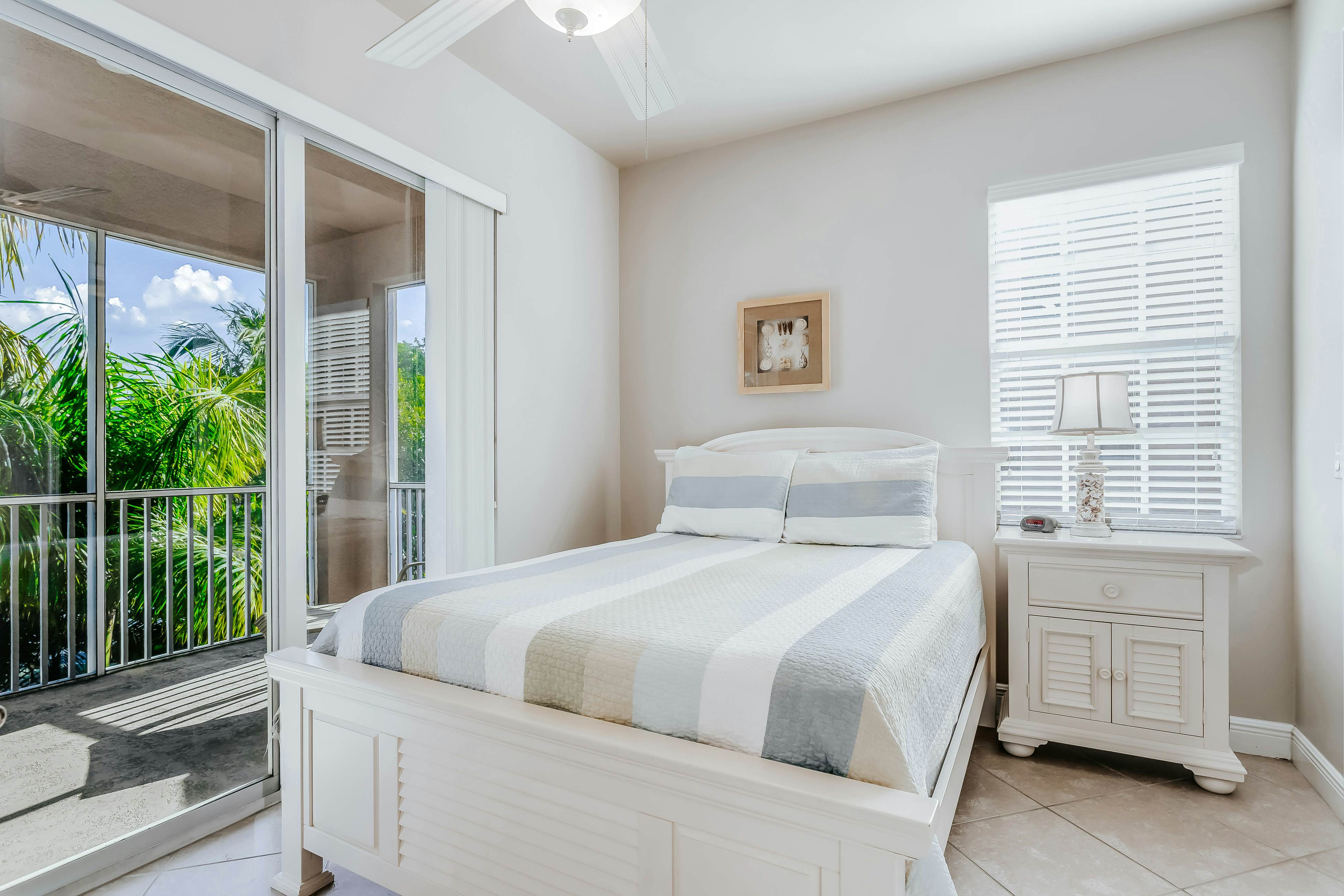 Whitecap Condo Beach View Splendor