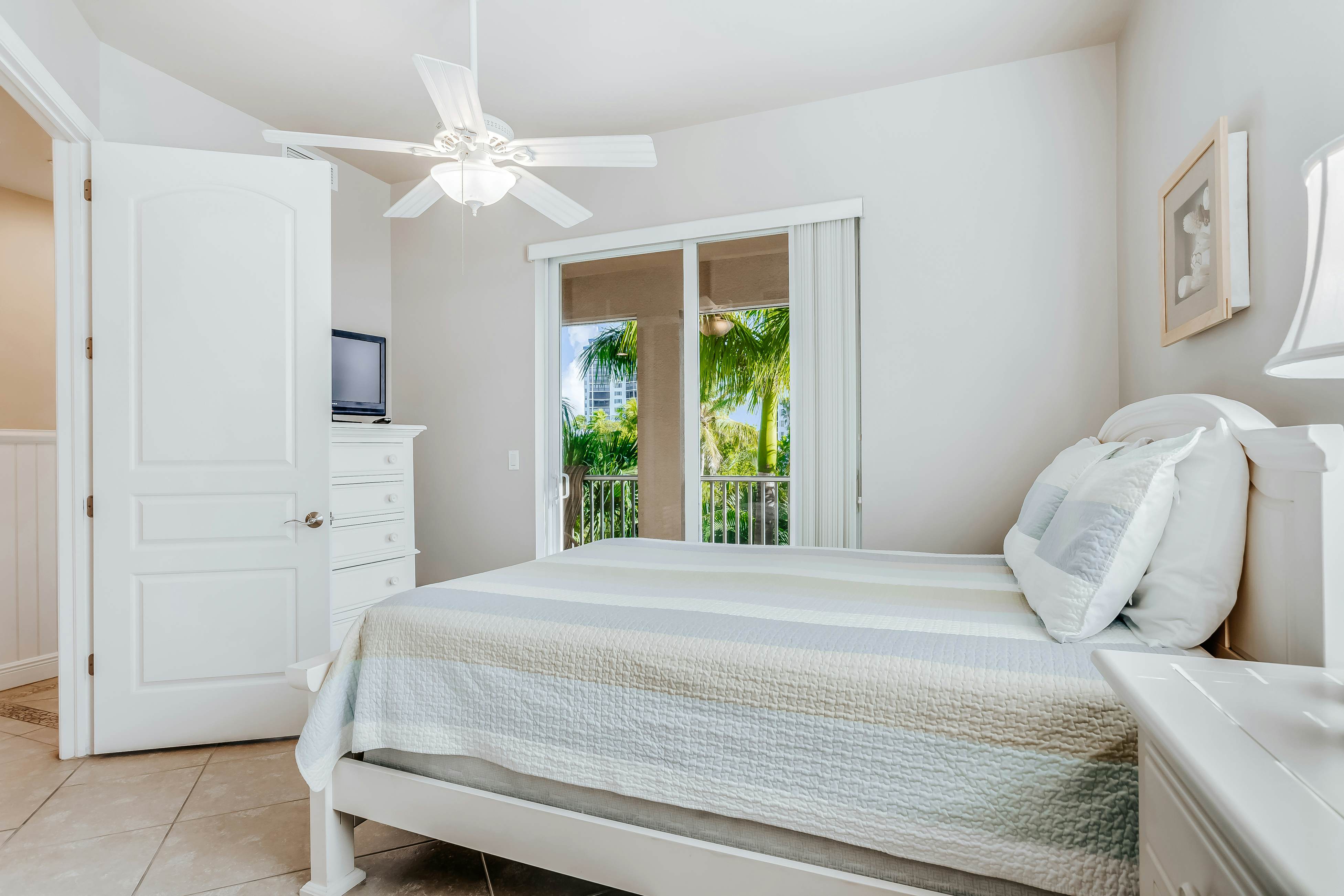 Whitecap Condo Beach View Splendor