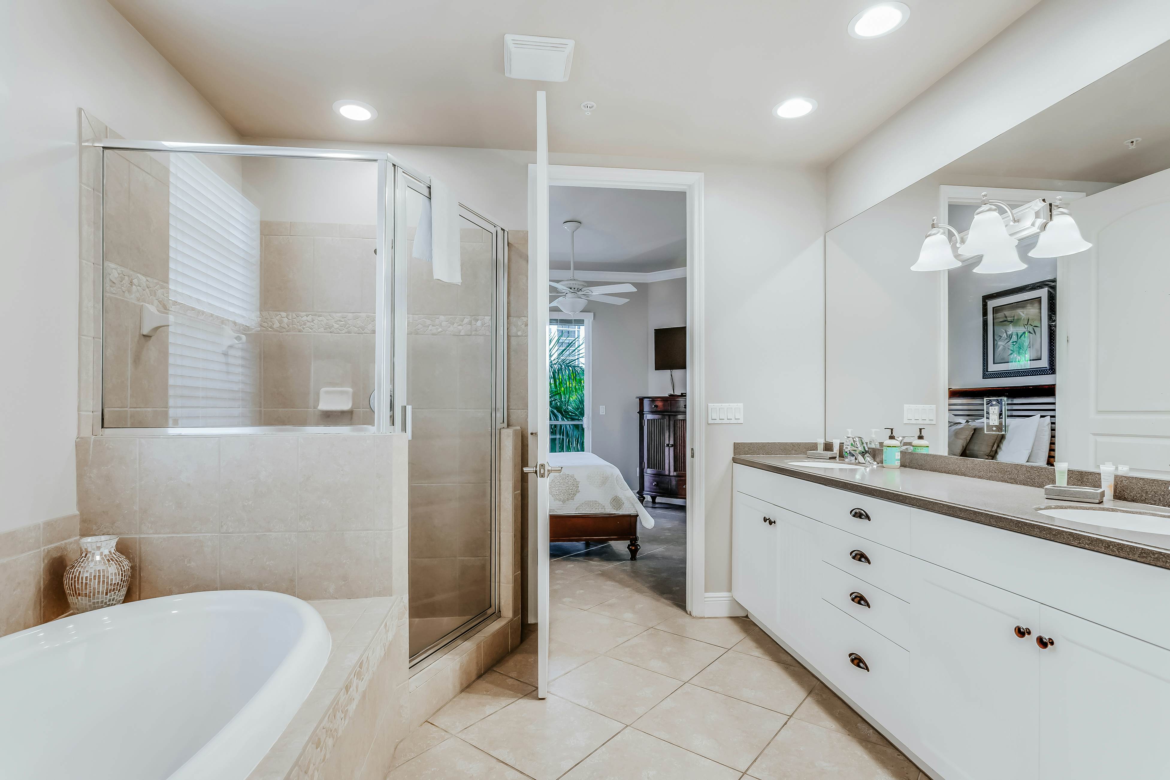 Whitecap Condo Beach View Splendor