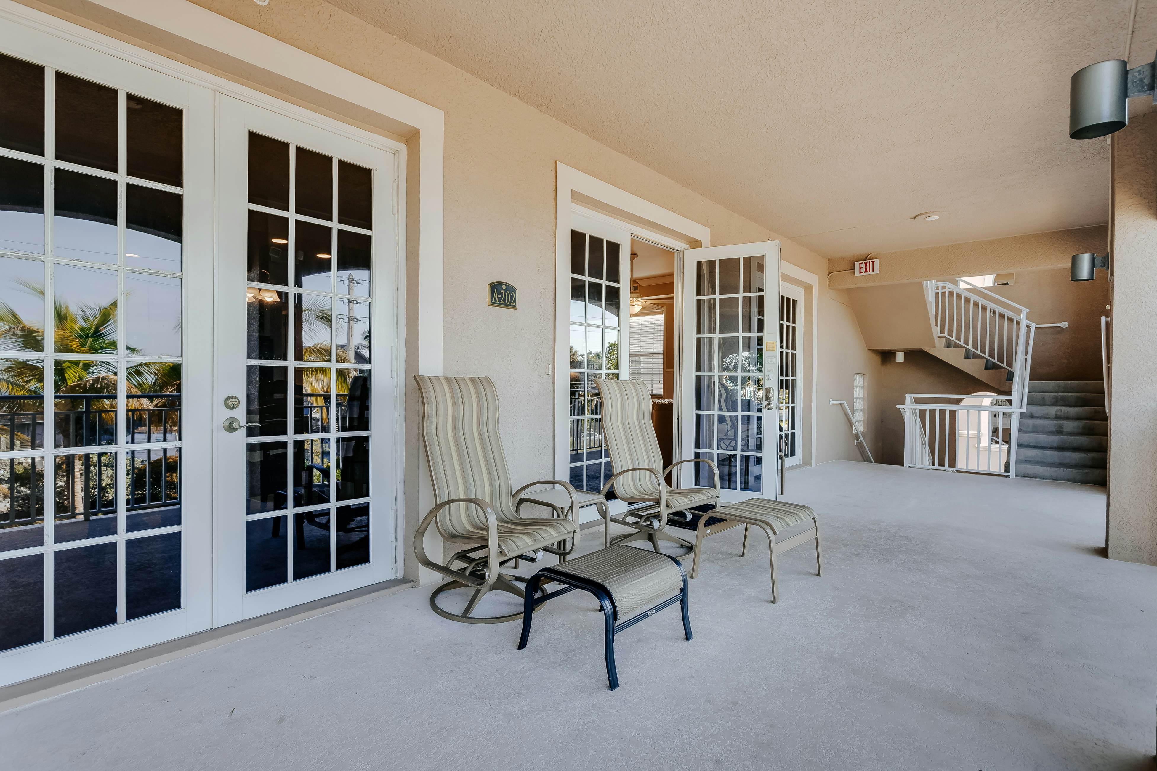 Whitecap Condo Beach View Splendor