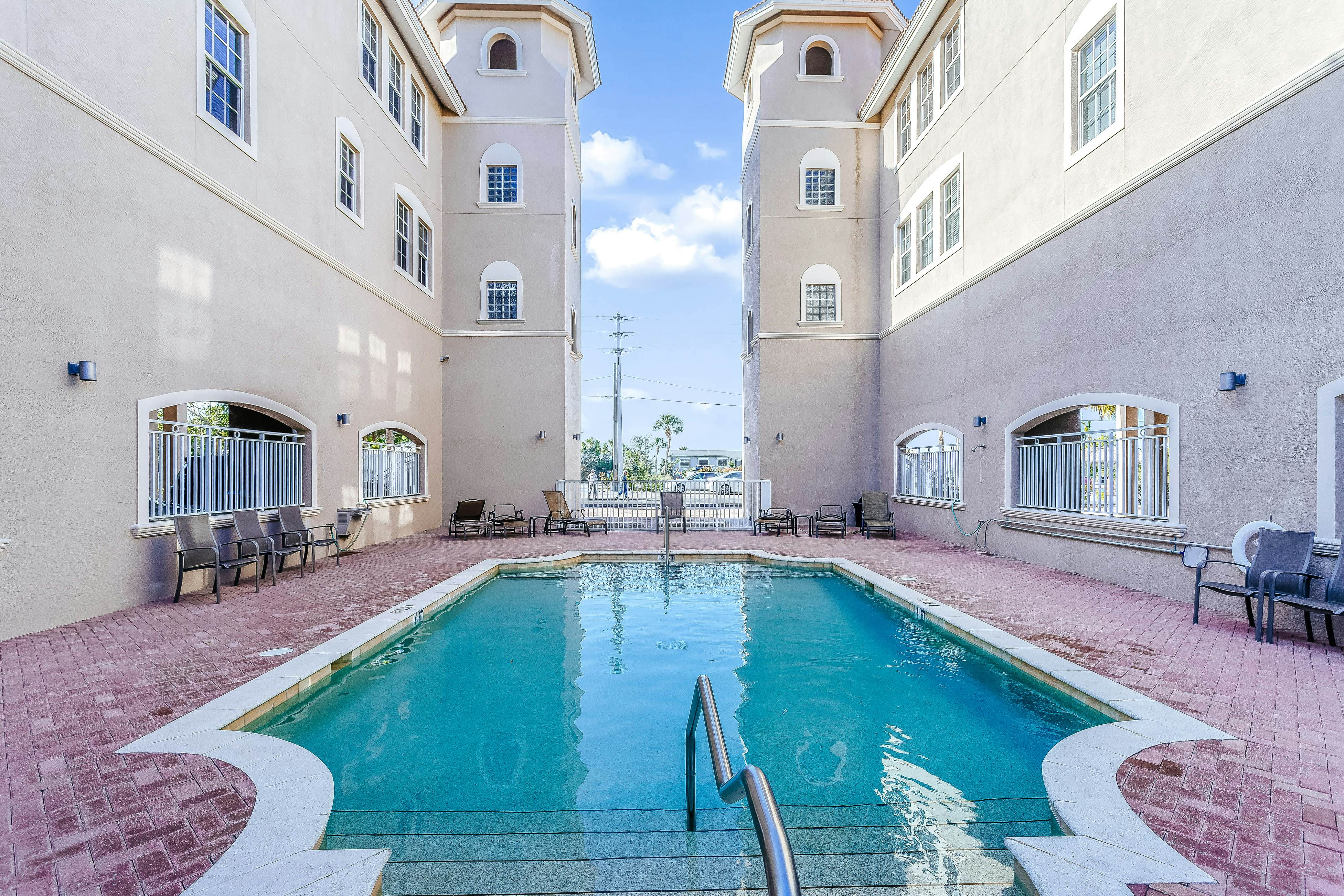 Whitecap Condo Beach View Splendor