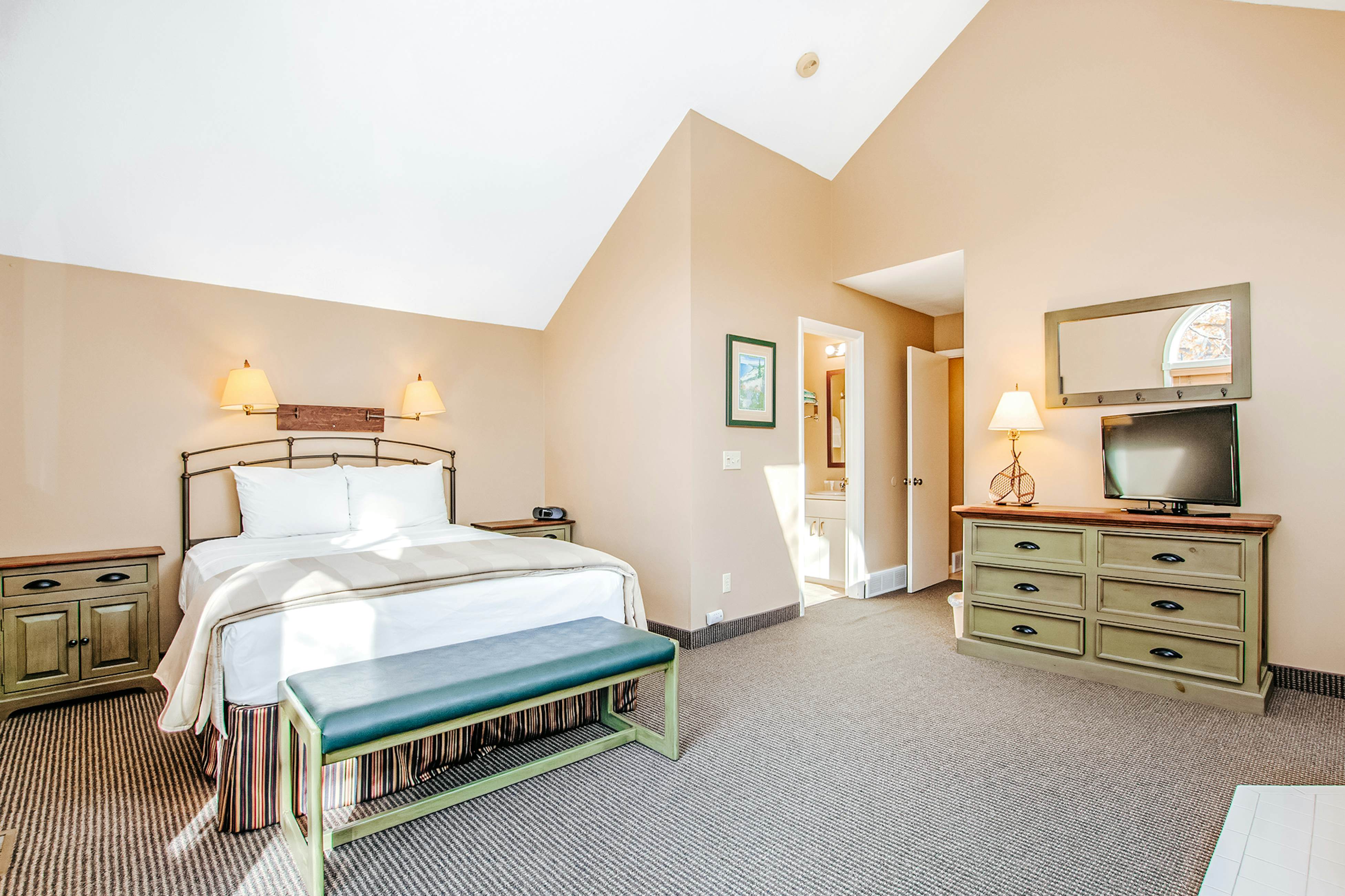 Crystal Mountain Condo -  Wintergreen 535