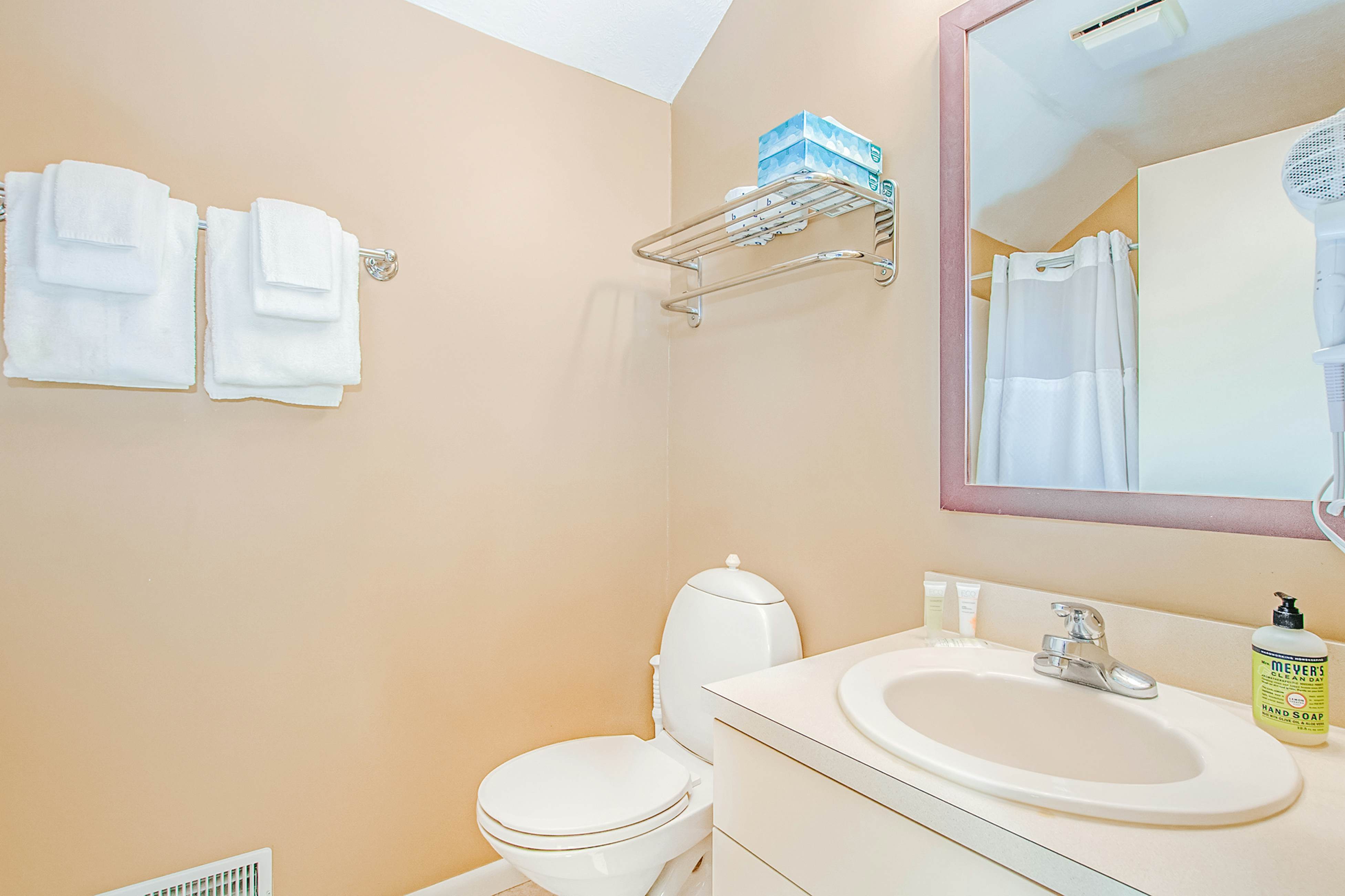 Crystal Mountain Condo -  Wintergreen 535