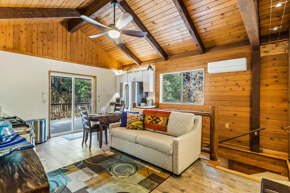 Cozy one bedroom with privacy Community beach access 1 BD Sandpoint