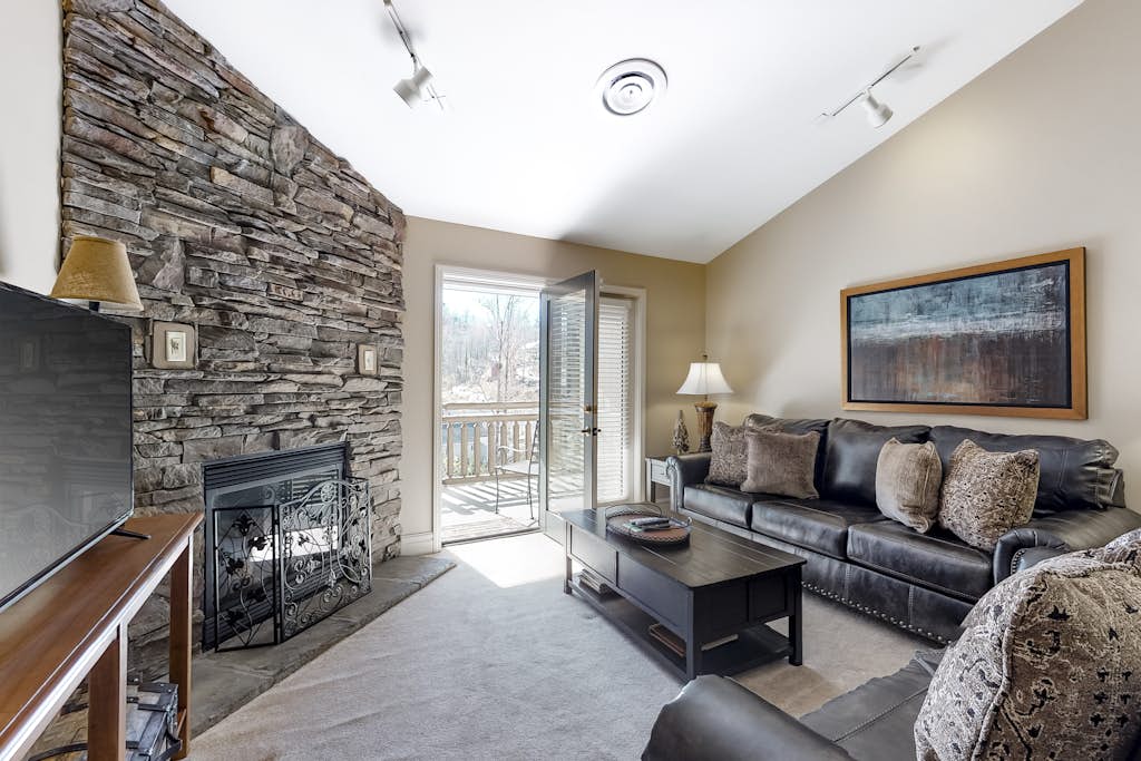 5th Floor Condo, Sleeps 6, Jetted Tub, Fireplace — Gatlinburg, TN — vacation rental