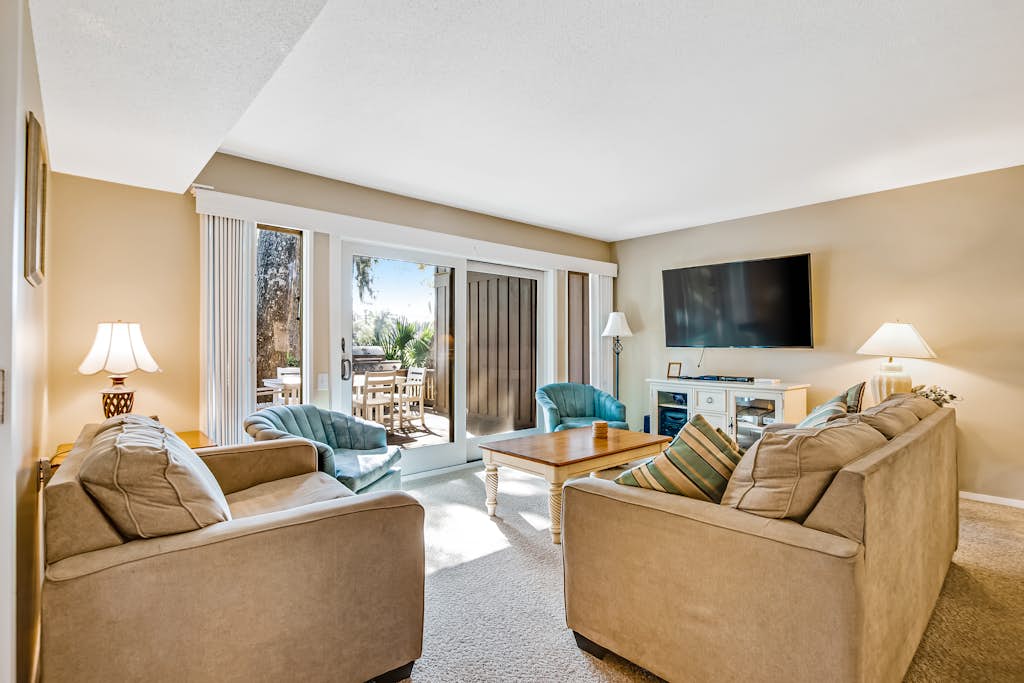 Family-friendly villa w/ golf course view and seasonally-heated complex pool — Hilton Head, SC — vacation rental