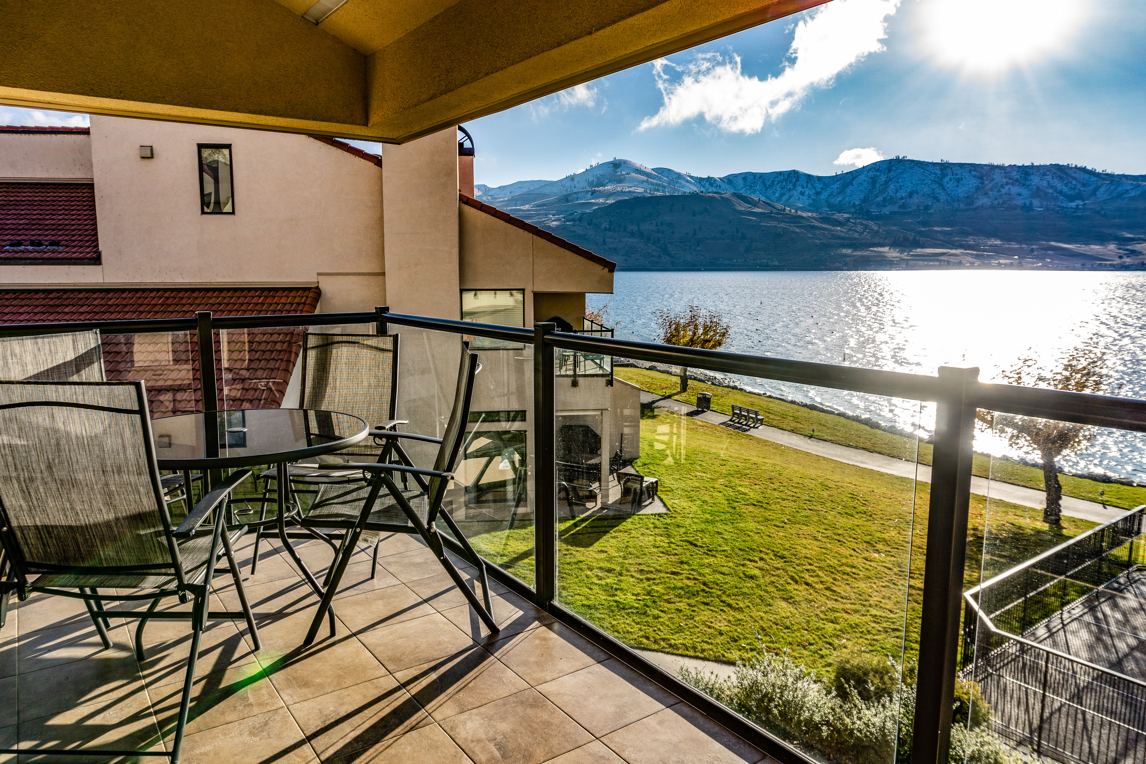 Lake Chelan Shores: Beachfront Splendor (12-5) | 2 BD Chelan, WA ...