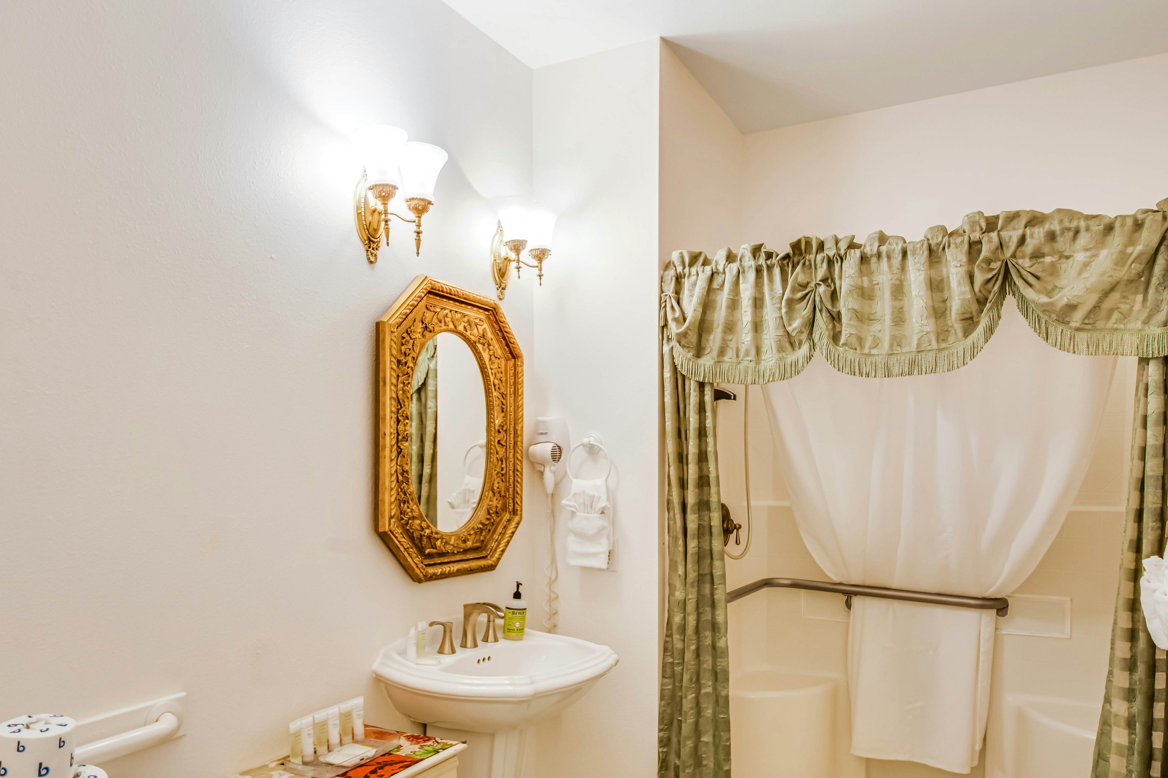 The Chattanooga at Judith Ann Inn