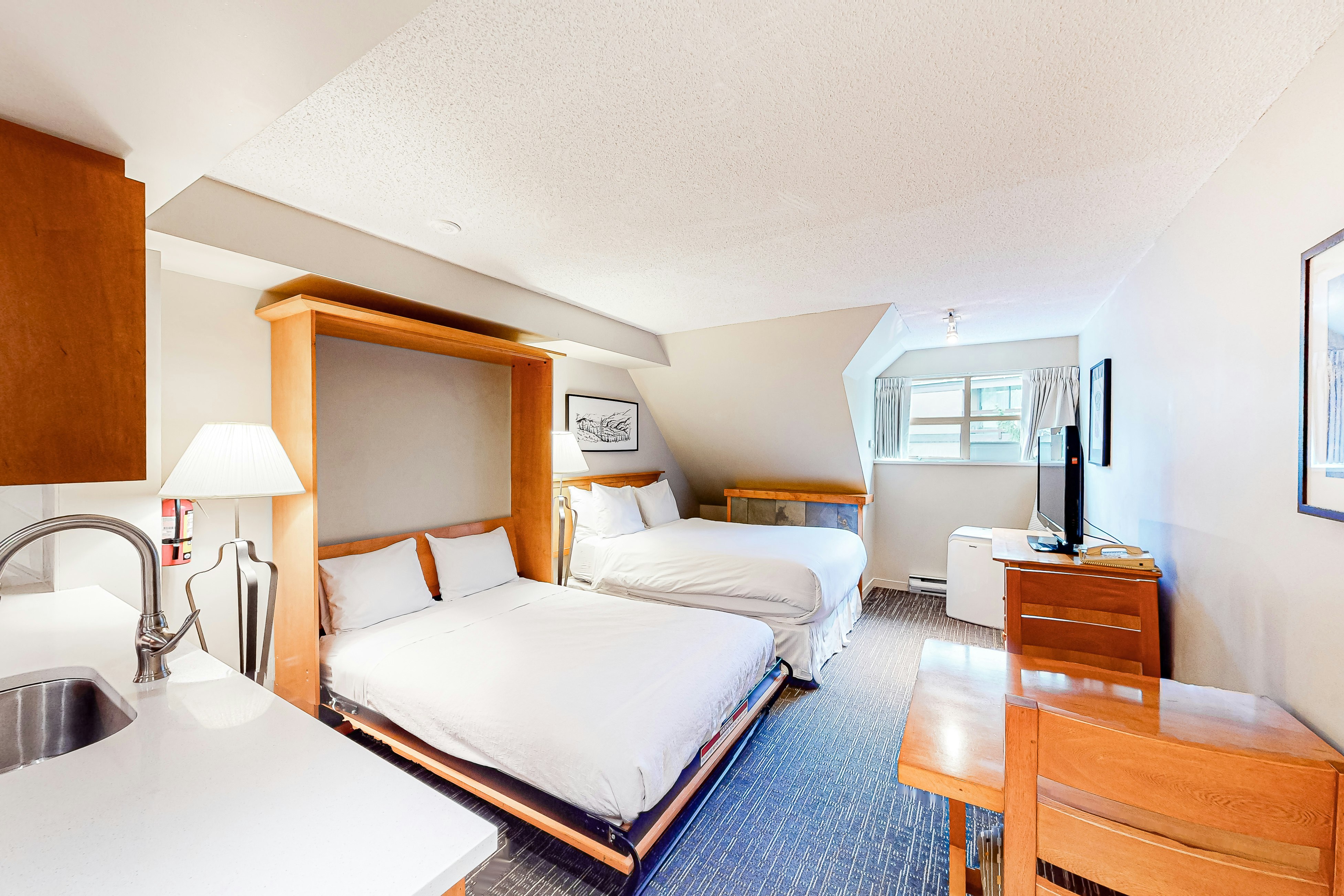 Whistler Peak Lodge 4402