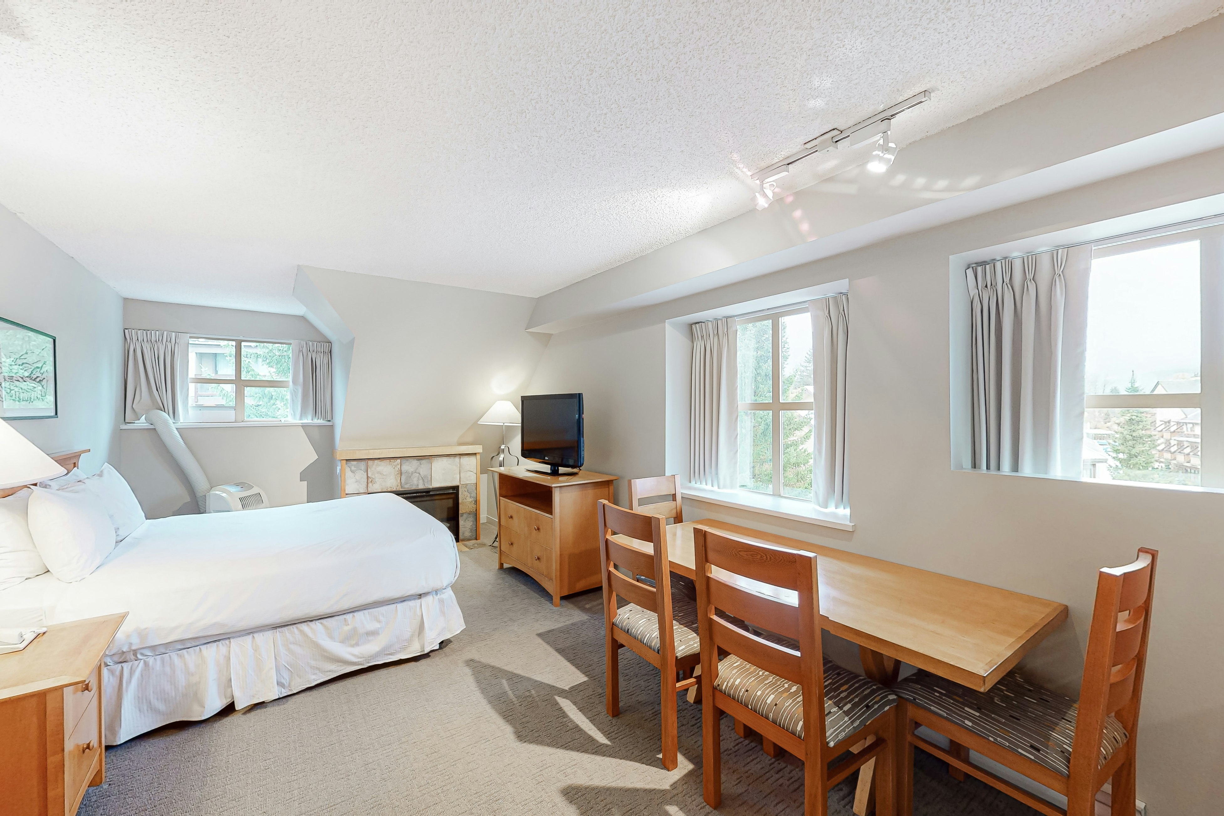 Whistler Peak Lodge 4401