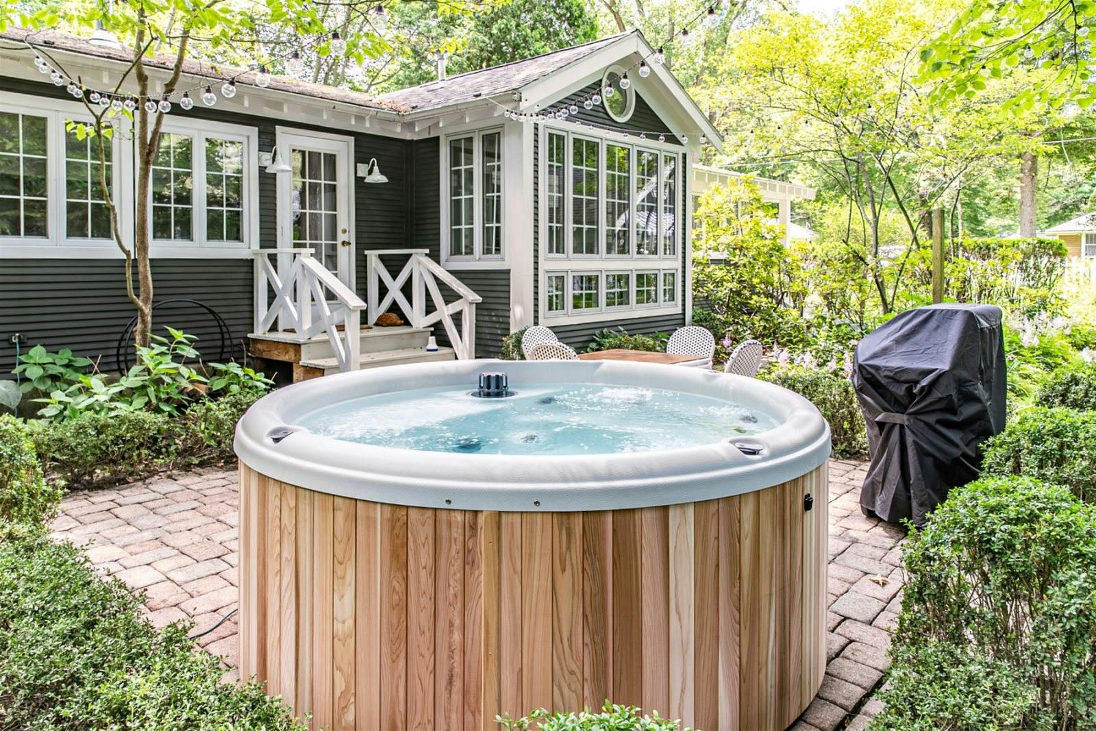 The Leo Cottage 3 BD Union Pier, MI Vacation Rental Vacasa