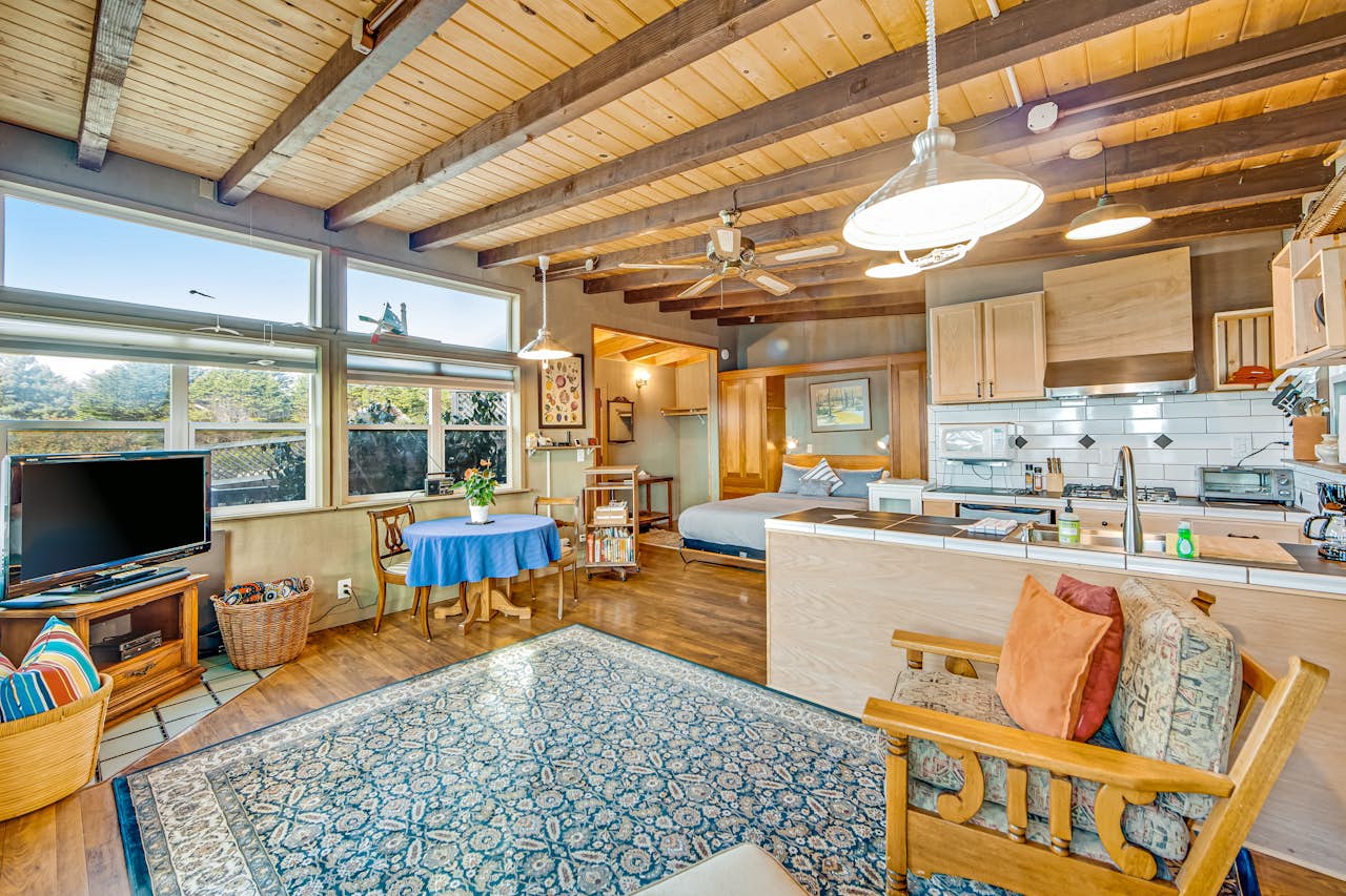 Headlands Cove Artist's Studio 0 BD Mendocino, CA Vacation Rental