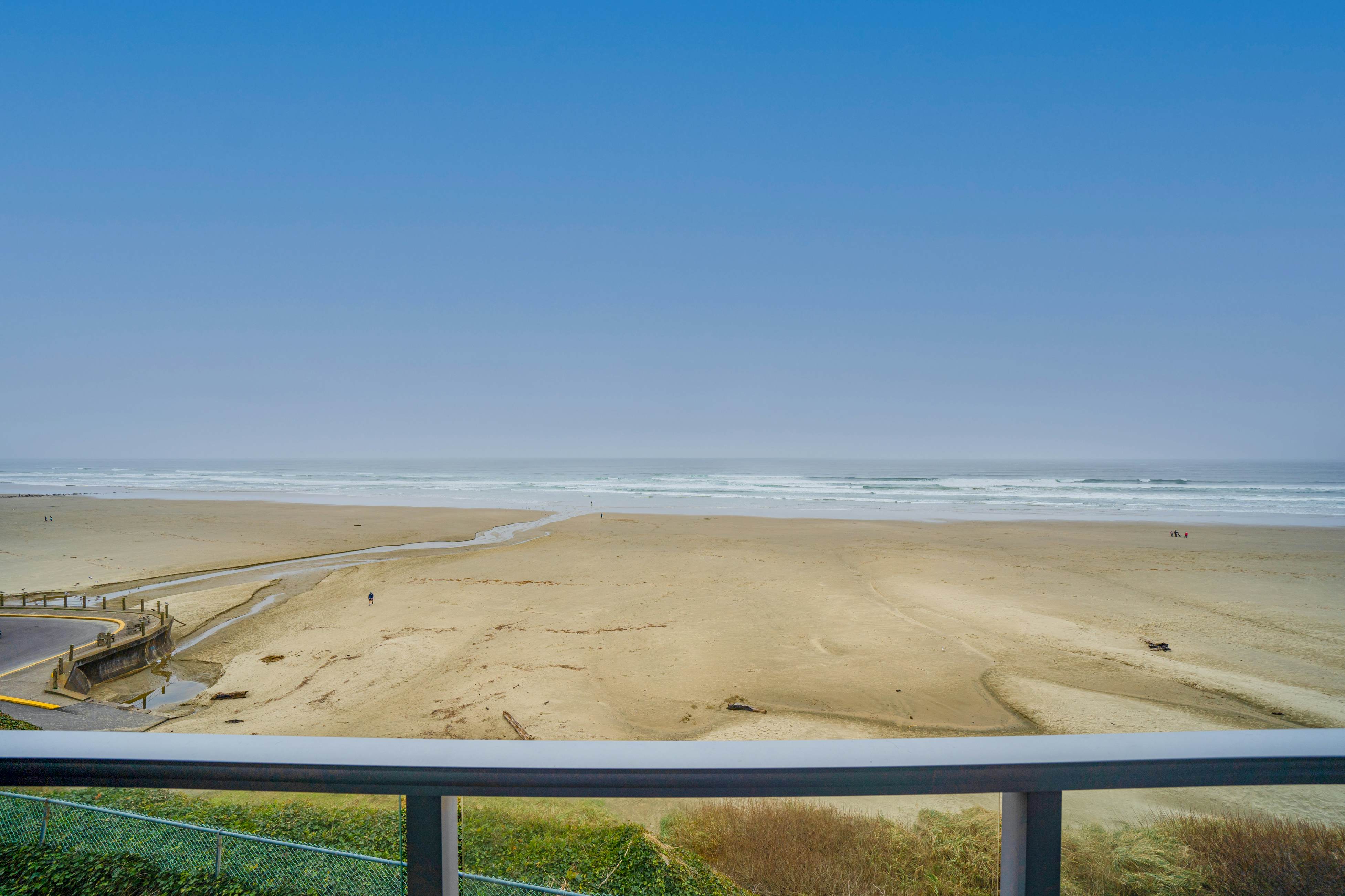 Nye Beach Lighthouse Vista