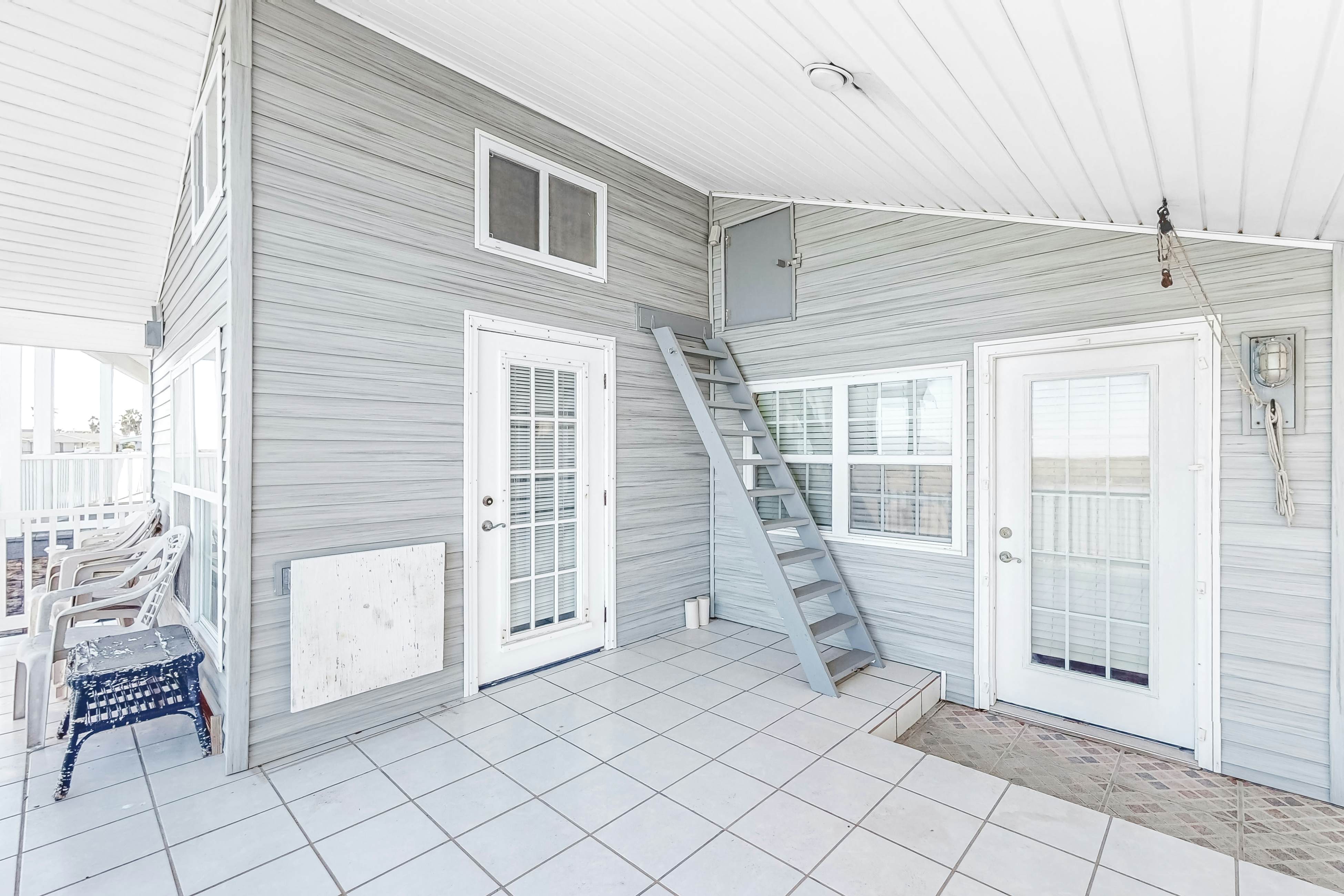 Long Island Village 638 Sand Dollar