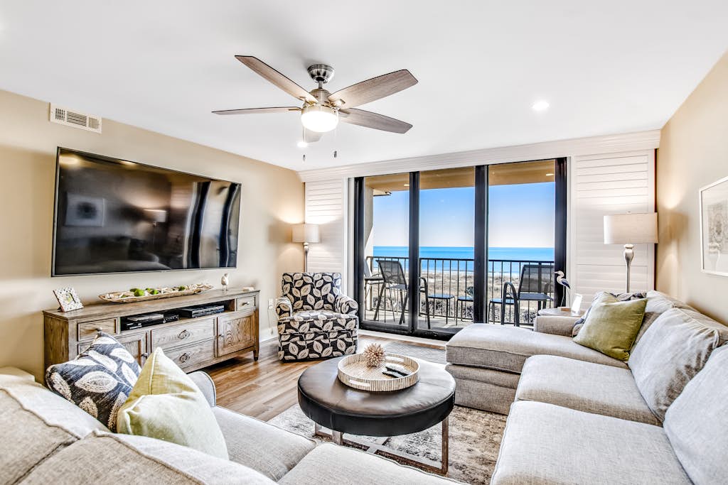 Cozy oceanfront villa, tennis courts, hot tub, shared pool and ocean view — Hilton Head, SC — vacation rental