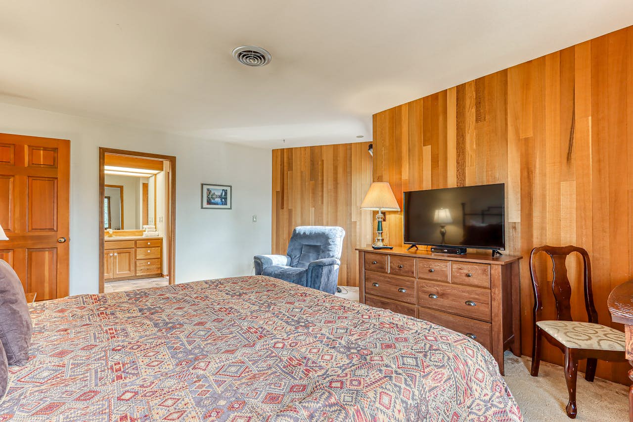 Todd Lane 10 4 BD Vacation Rental in Sunriver, OR Vacasa