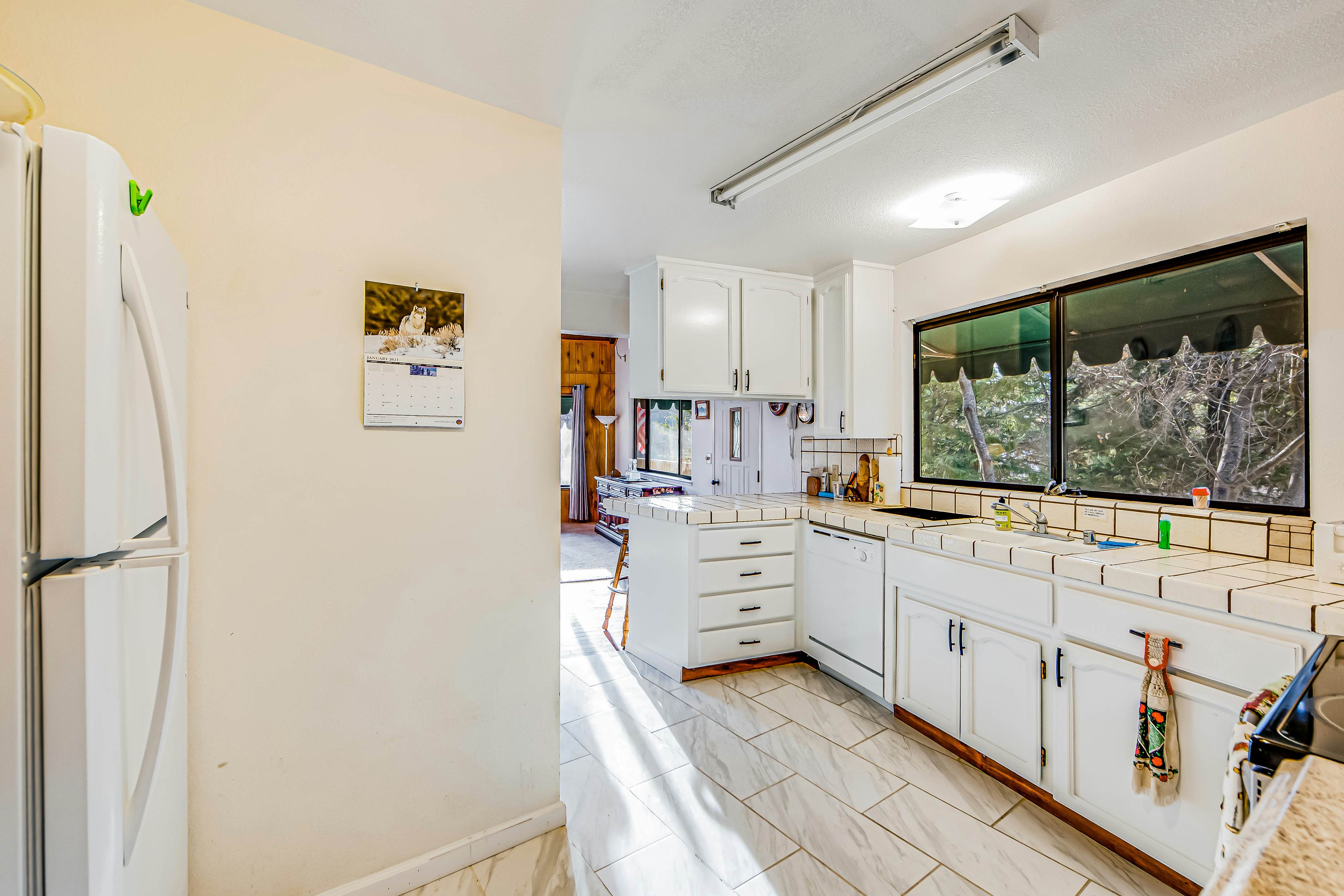 Rustic Lakefront Retreat