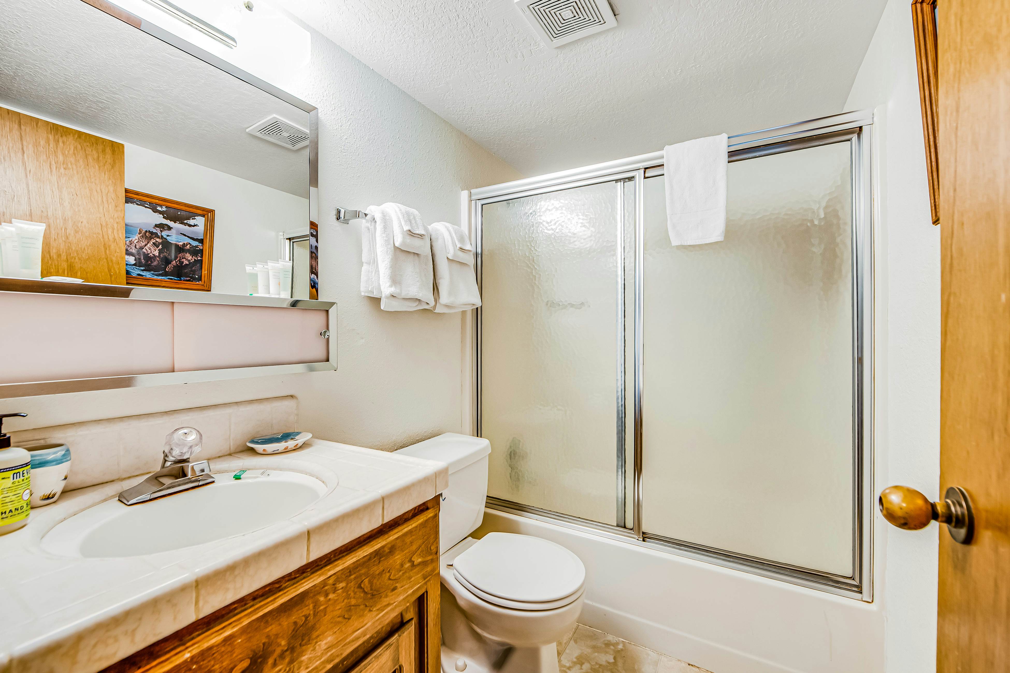 Rustic Lakefront Retreat