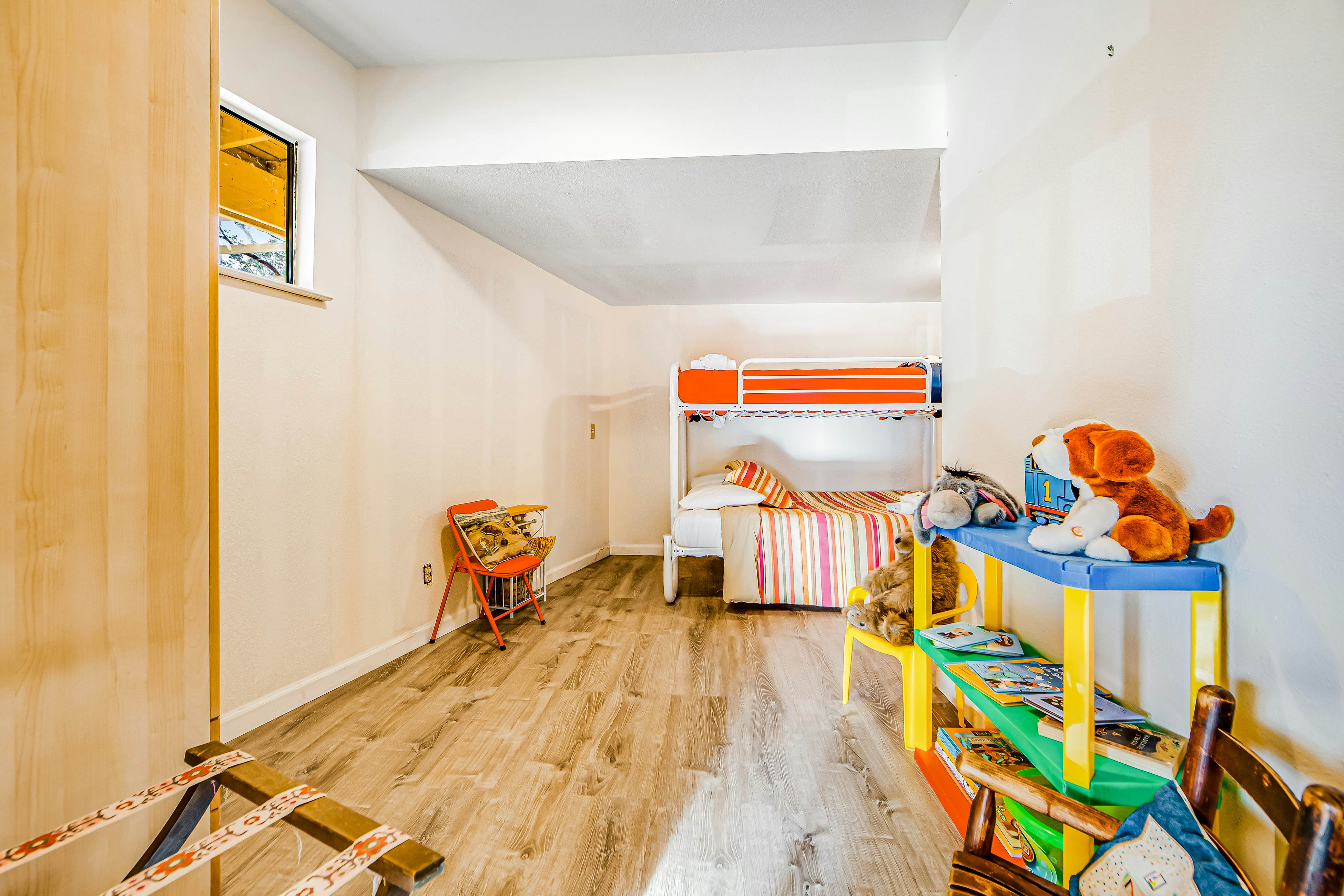 Rustic Lakefront Retreat