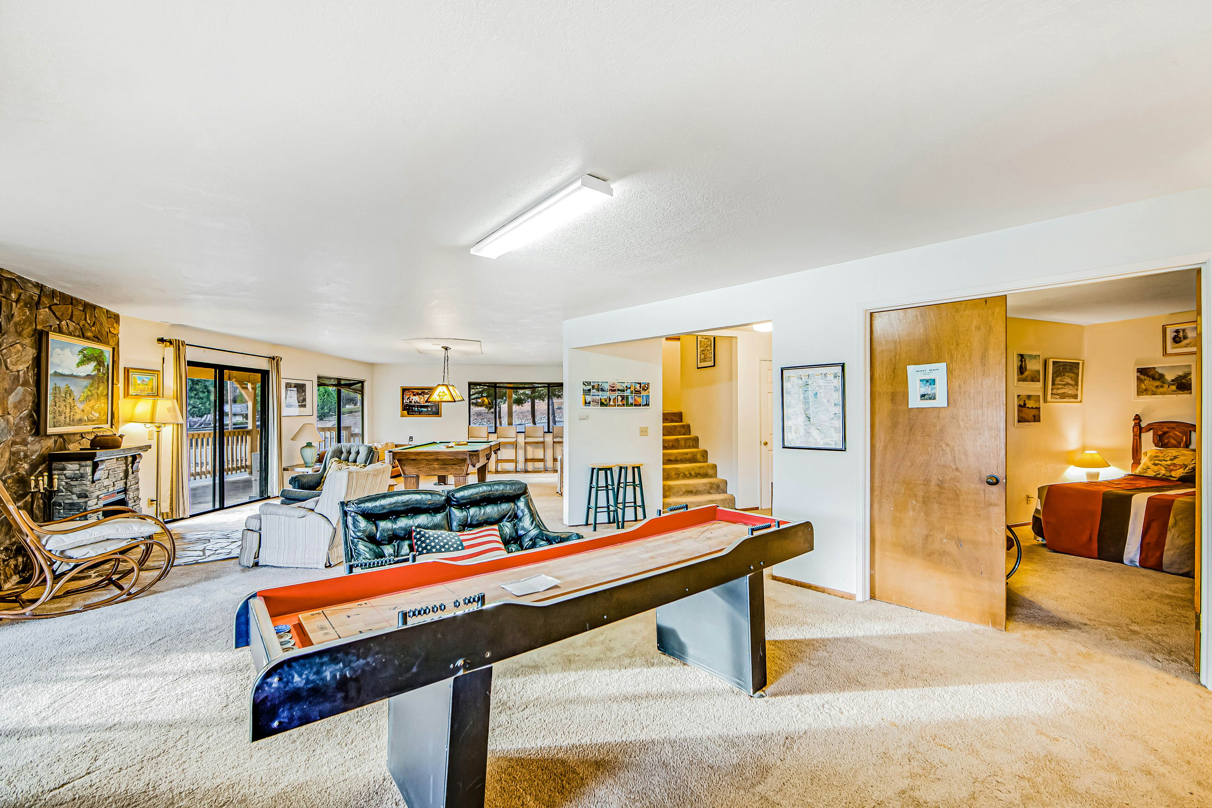 Rustic Lakefront Retreat