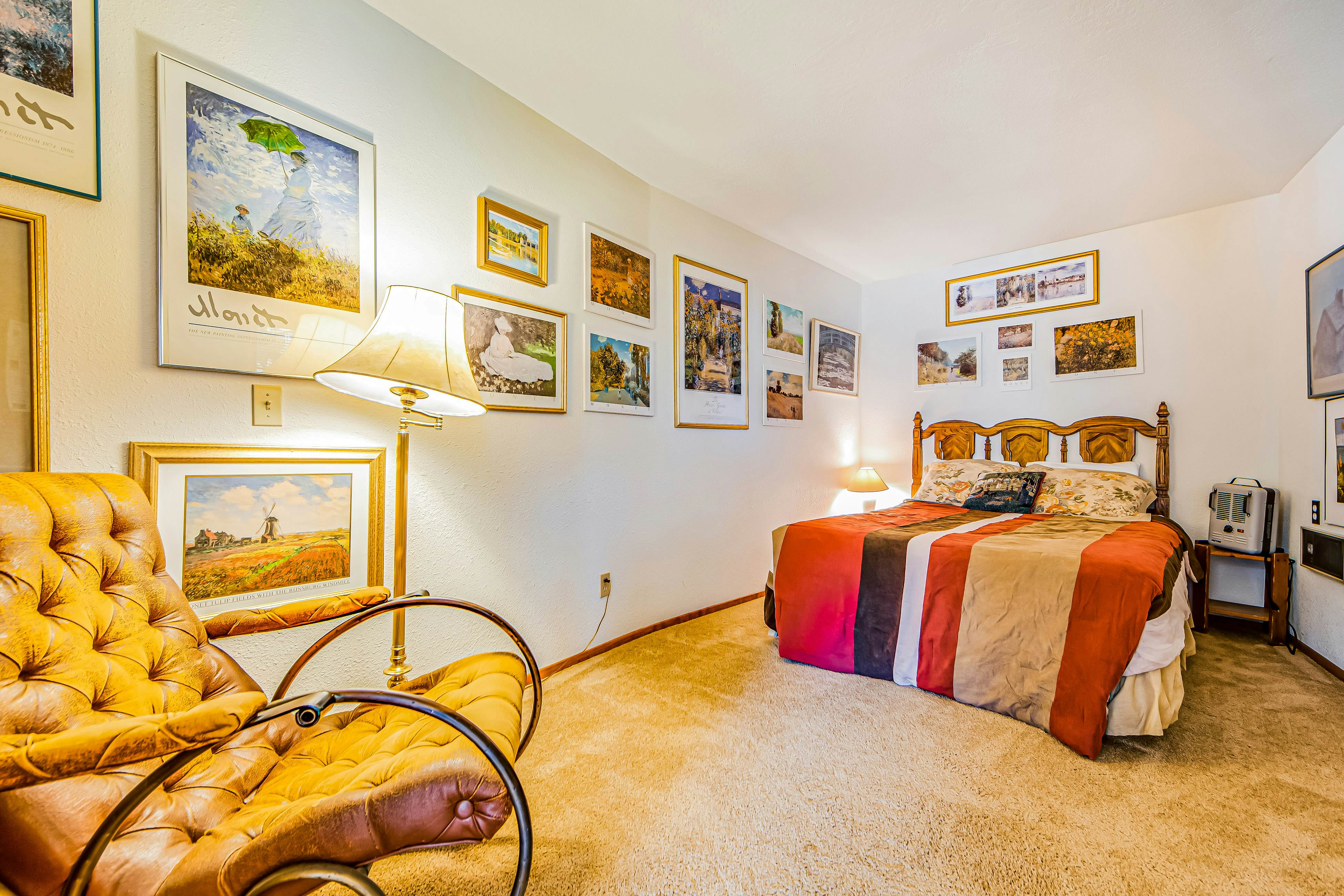 Rustic Lakefront Retreat