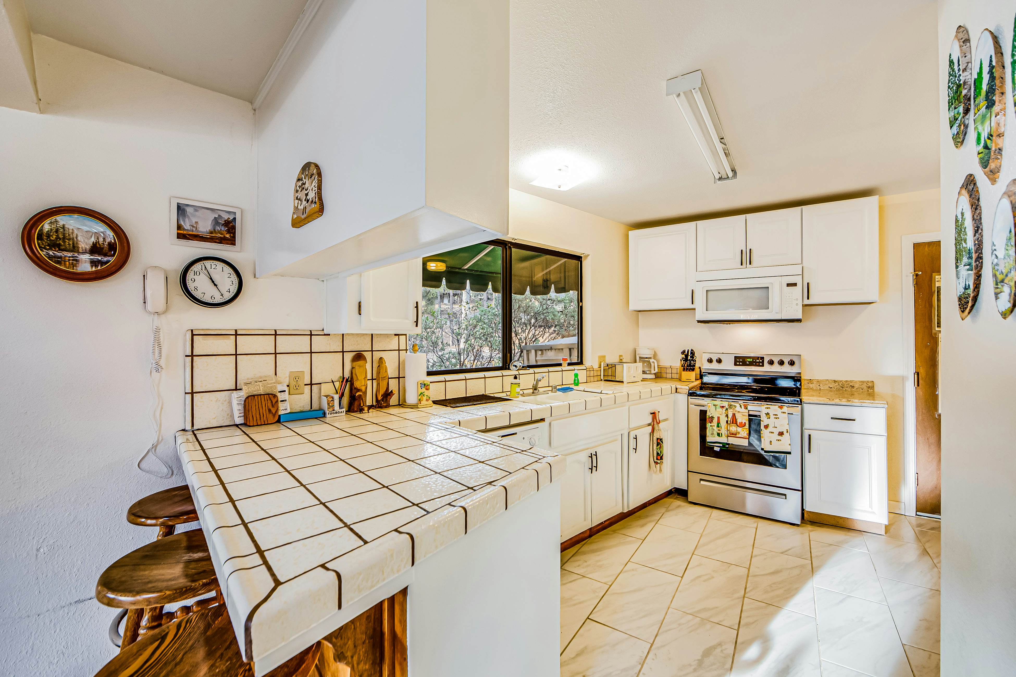 Rustic Lakefront Retreat