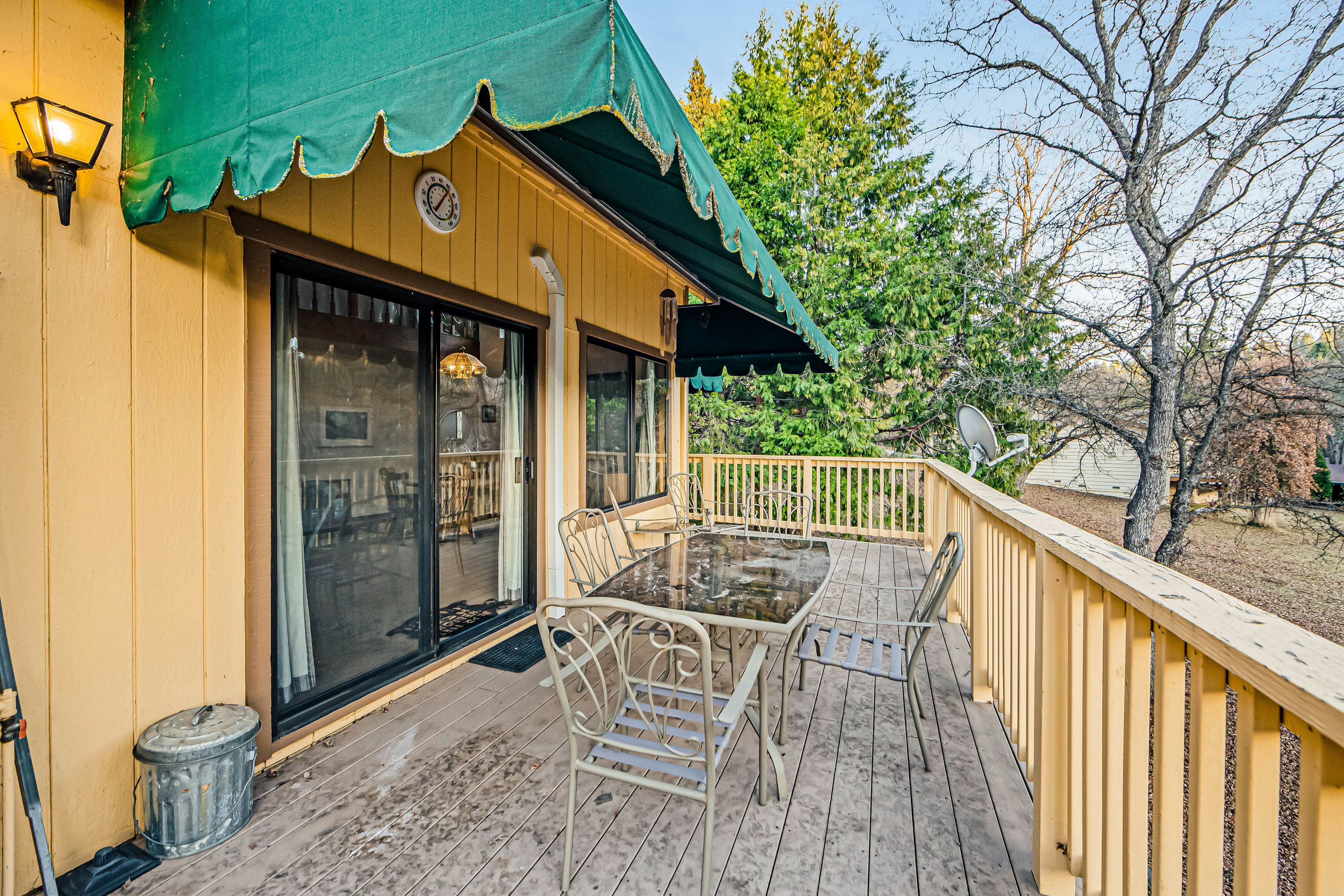 Rustic Lakefront Retreat