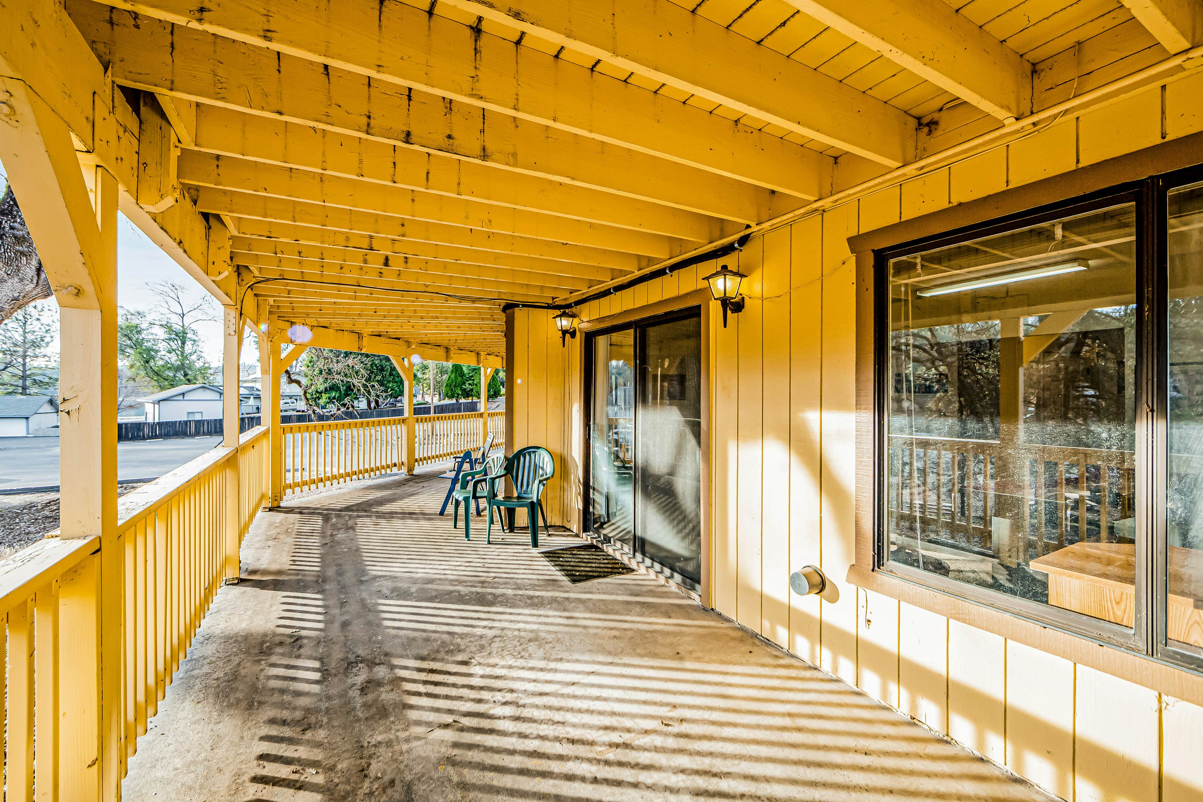 Rustic Lakefront Retreat