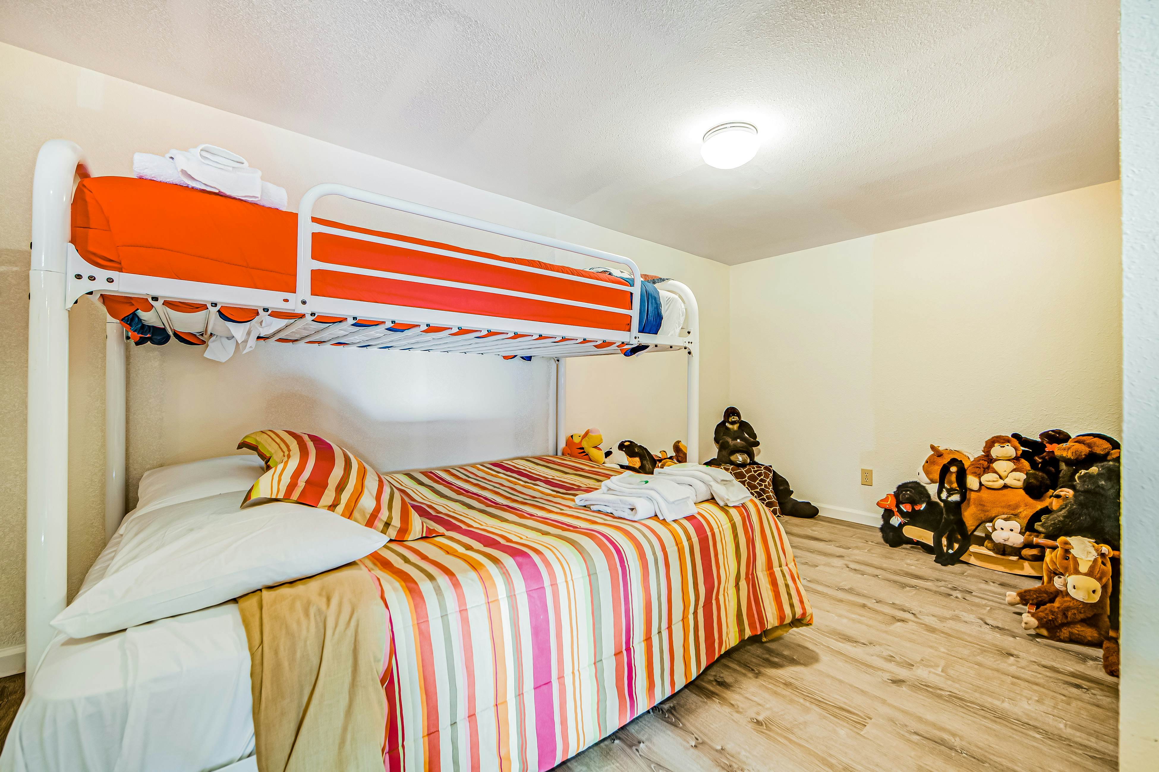 Rustic Lakefront Retreat