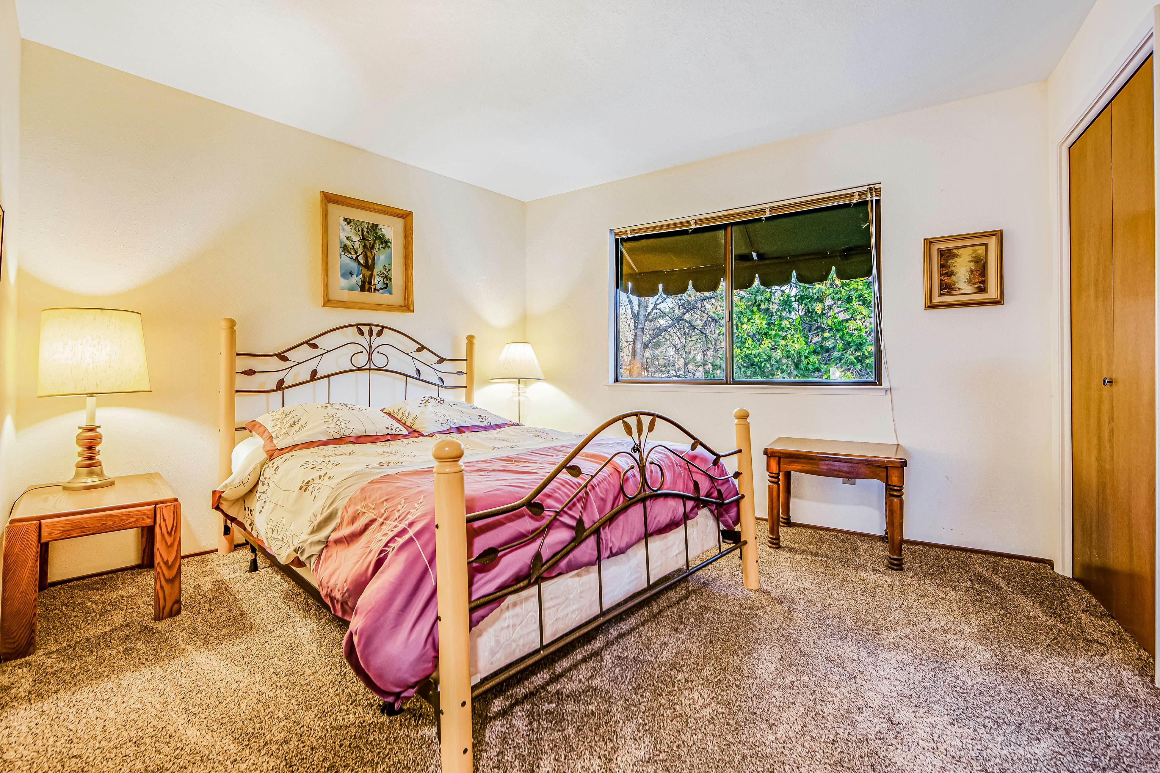 Rustic Lakefront Retreat