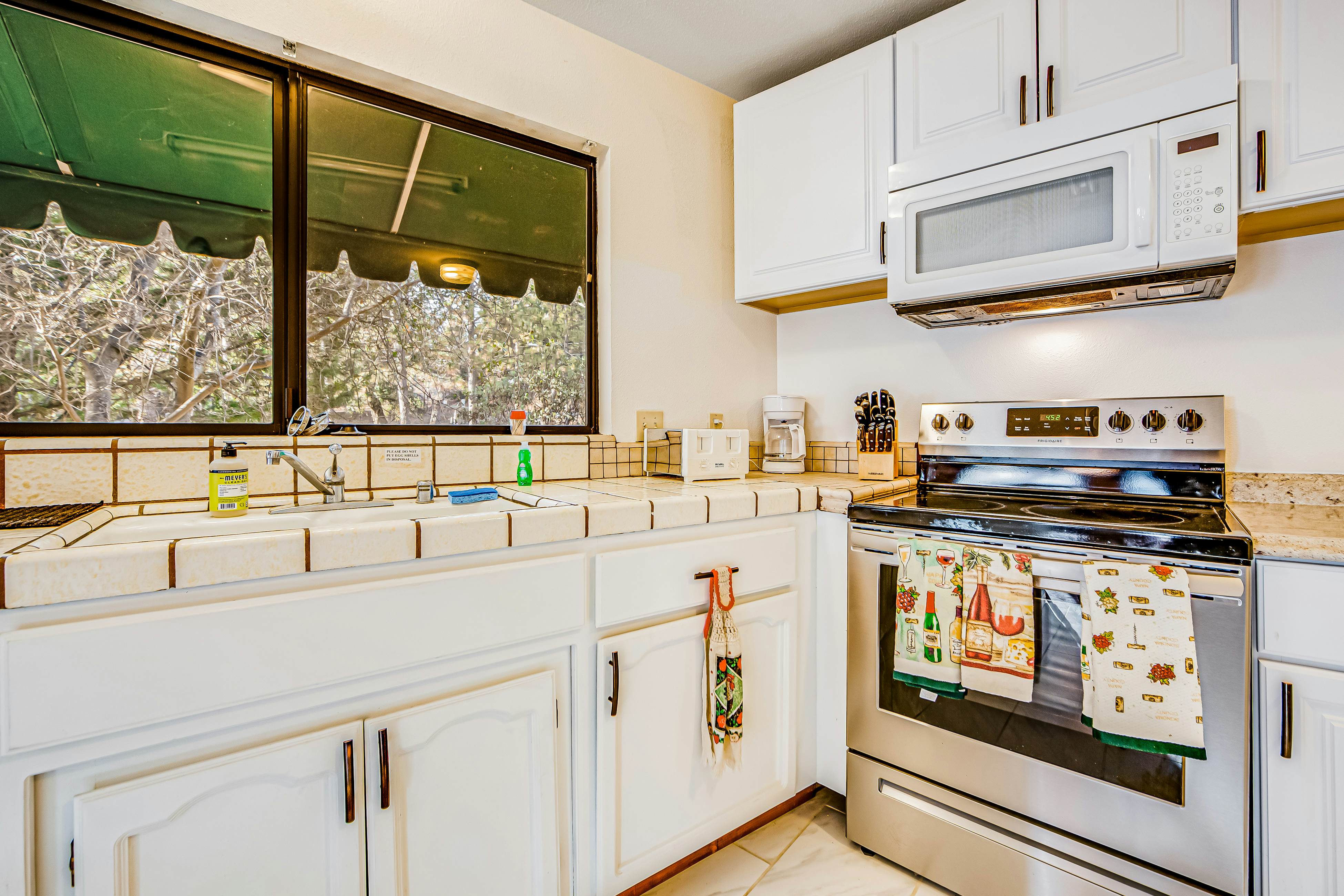 Rustic Lakefront Retreat