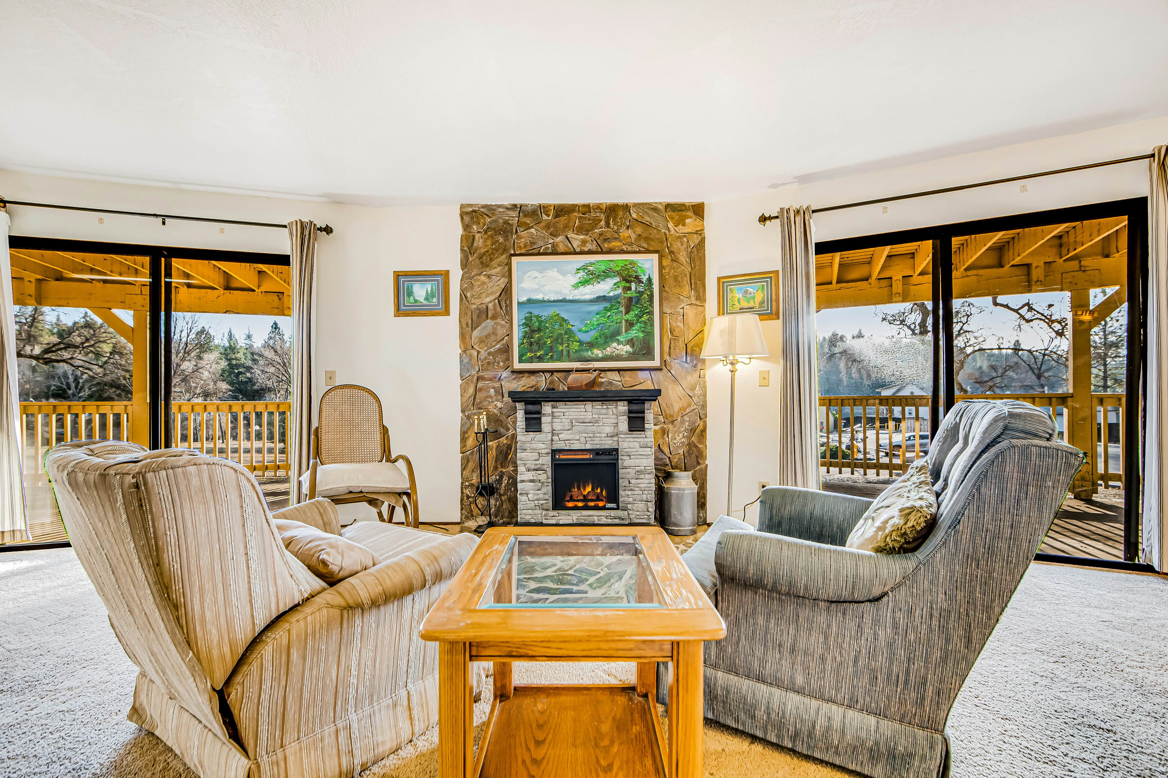 Rustic Lakefront Retreat