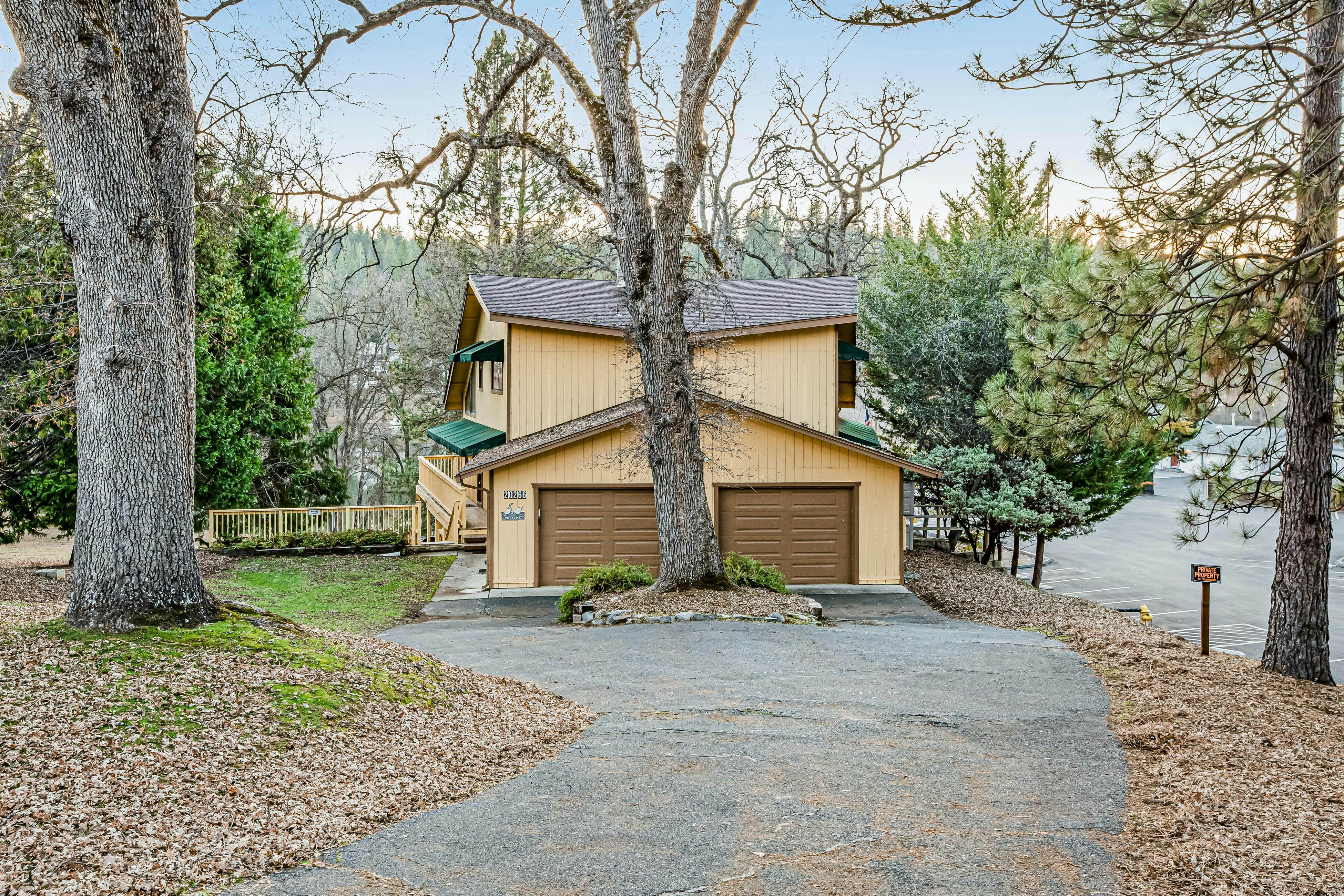 Rustic Lakefront Retreat