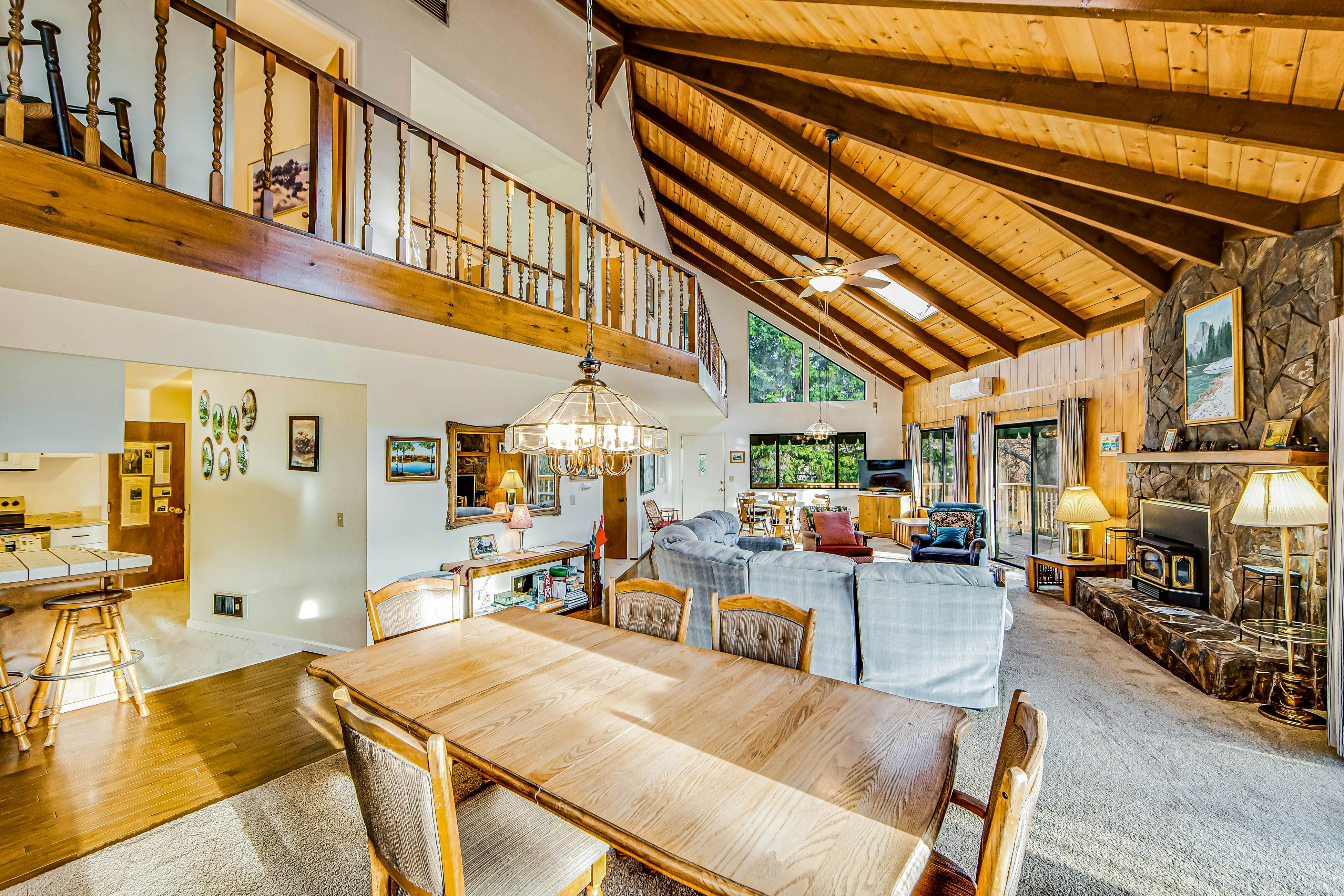 Rustic Lakefront Retreat