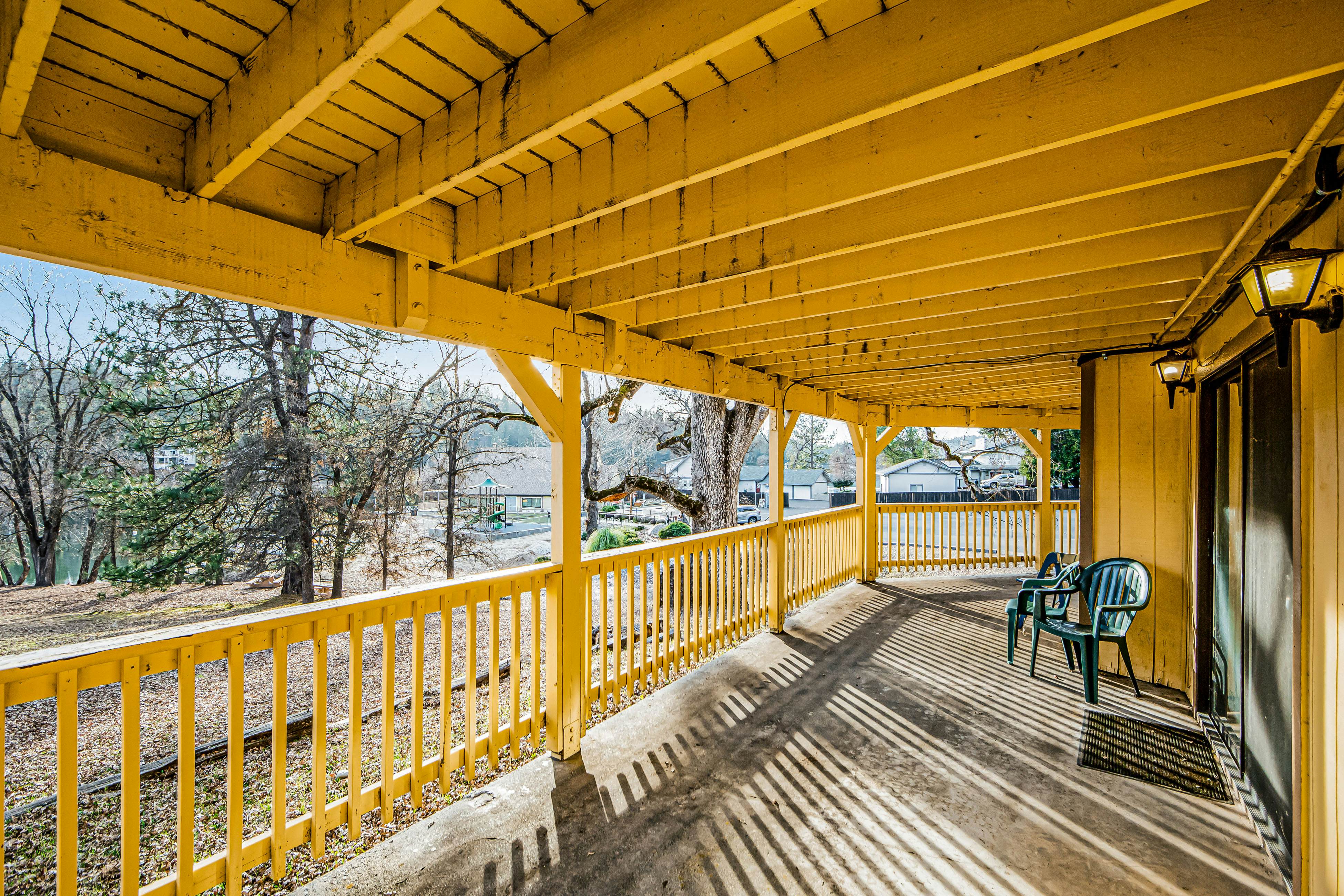 Rustic Lakefront Retreat