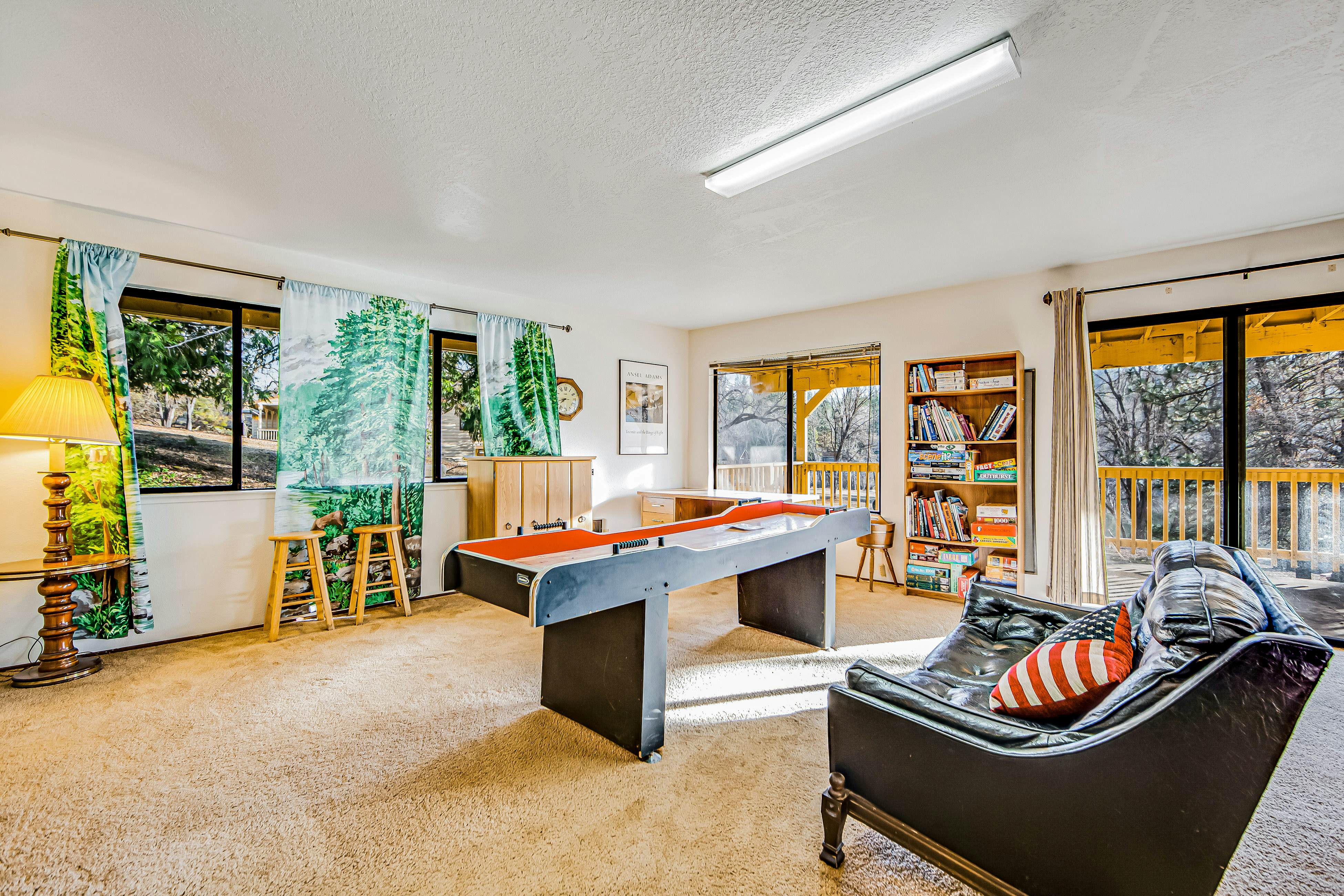 Rustic Lakefront Retreat