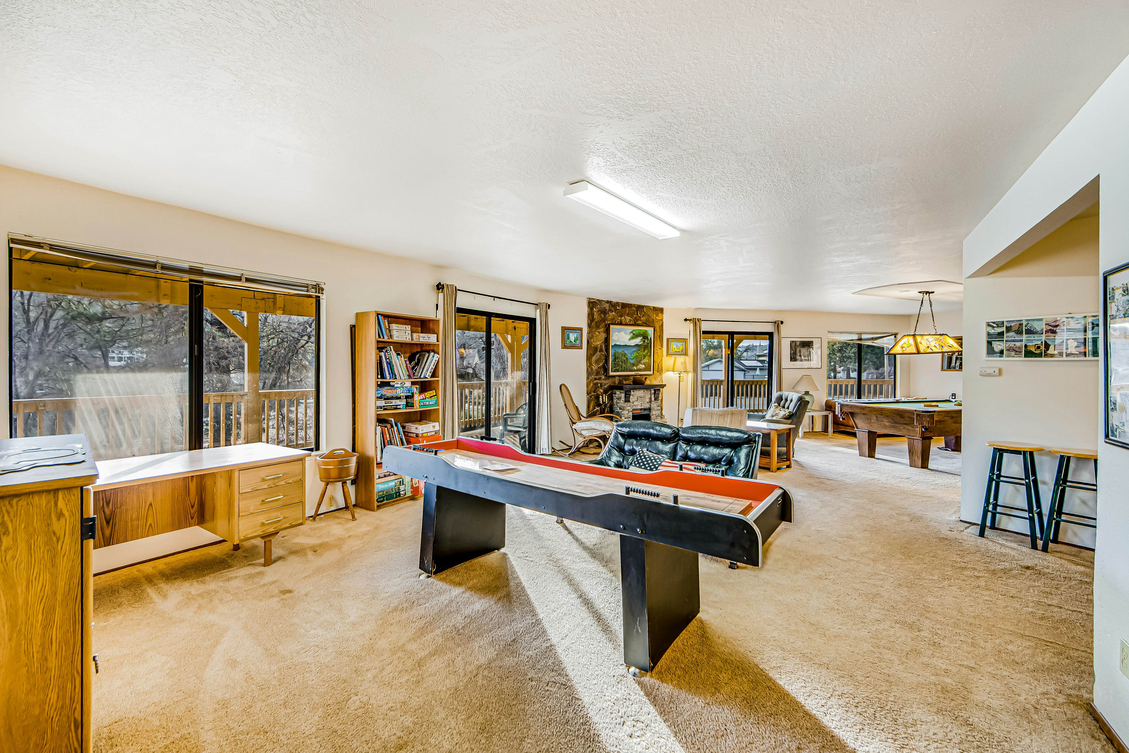 Rustic Lakefront Retreat