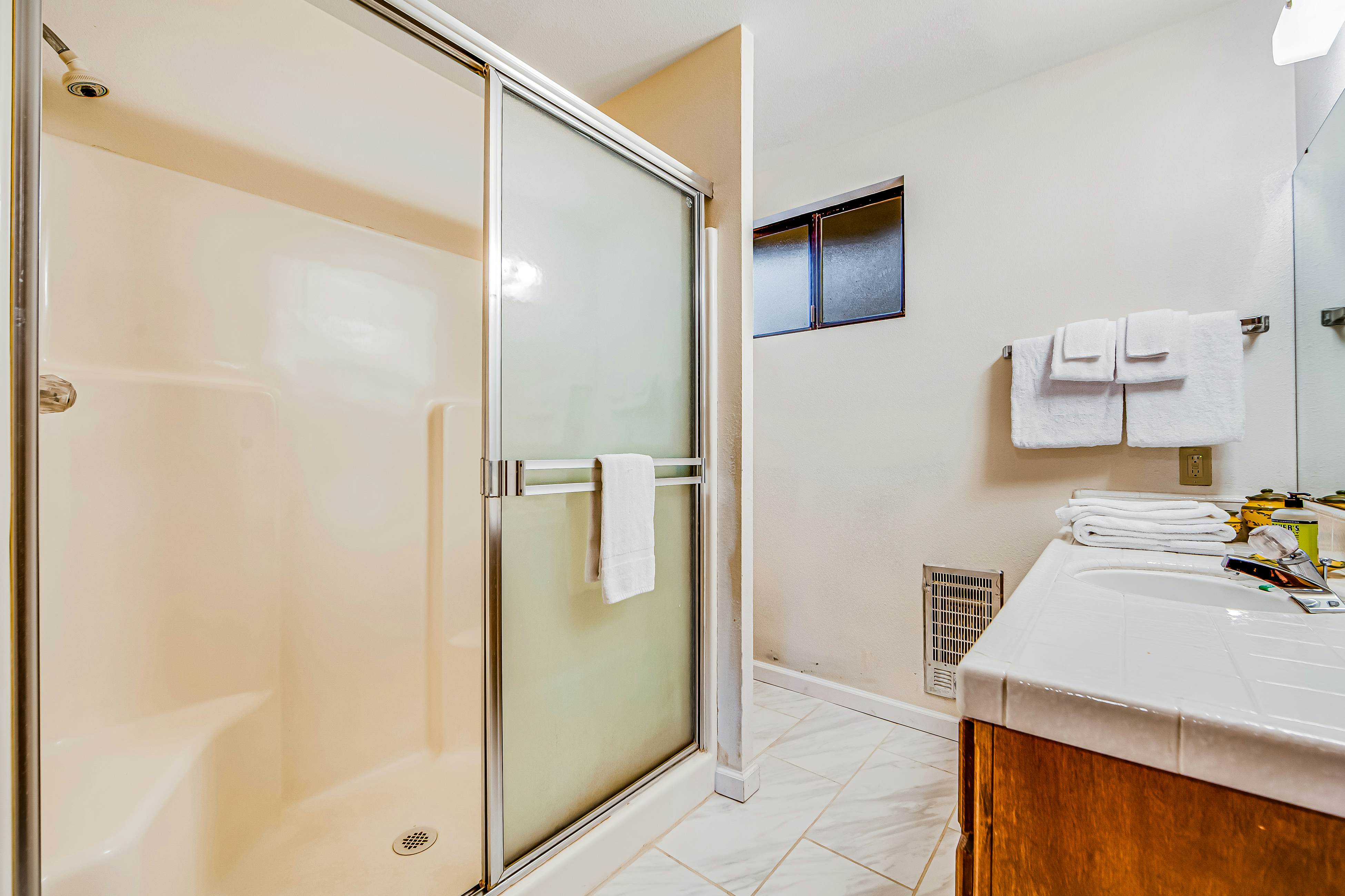 Rustic Lakefront Retreat