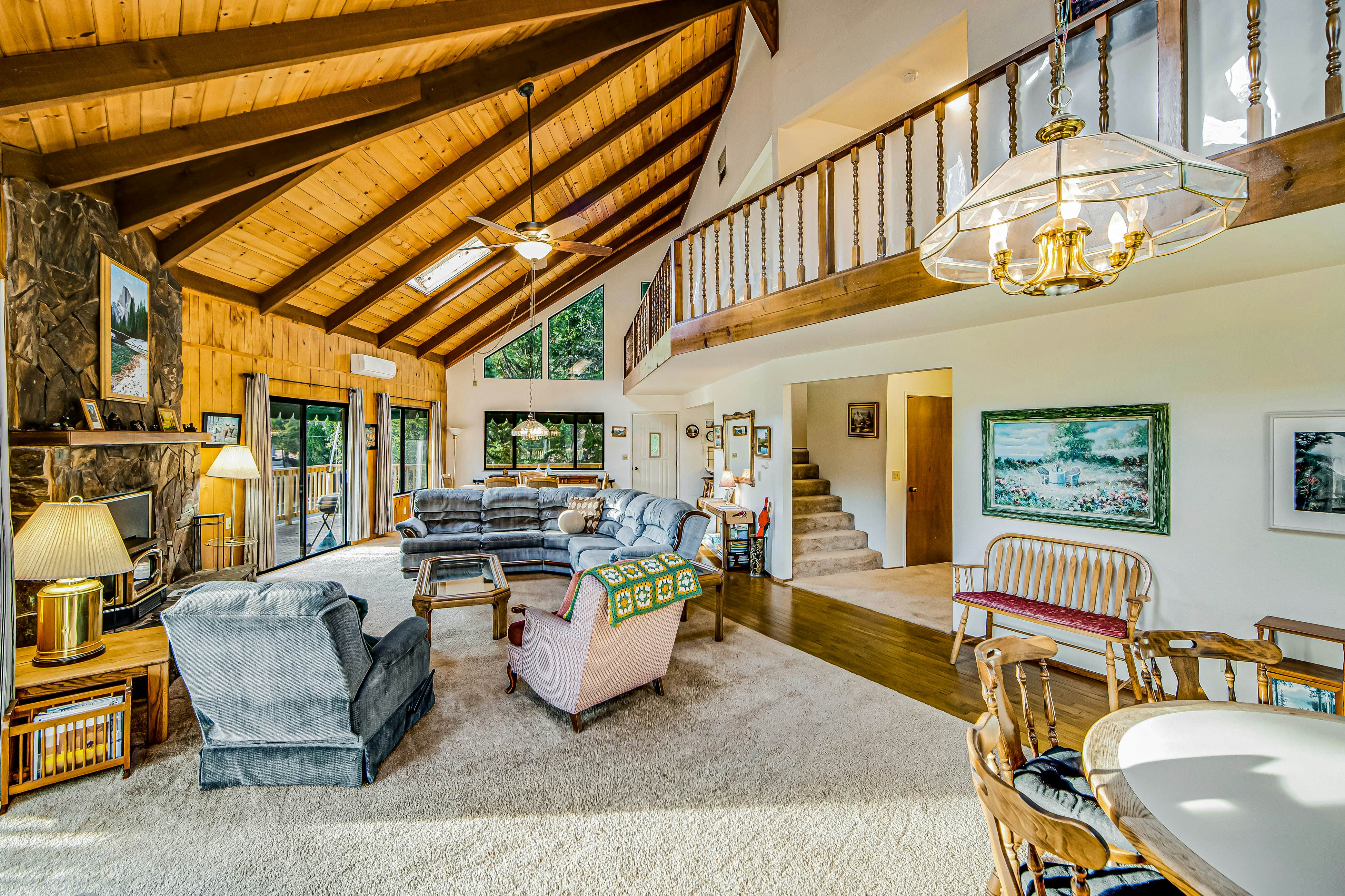 Rustic Lakefront Retreat