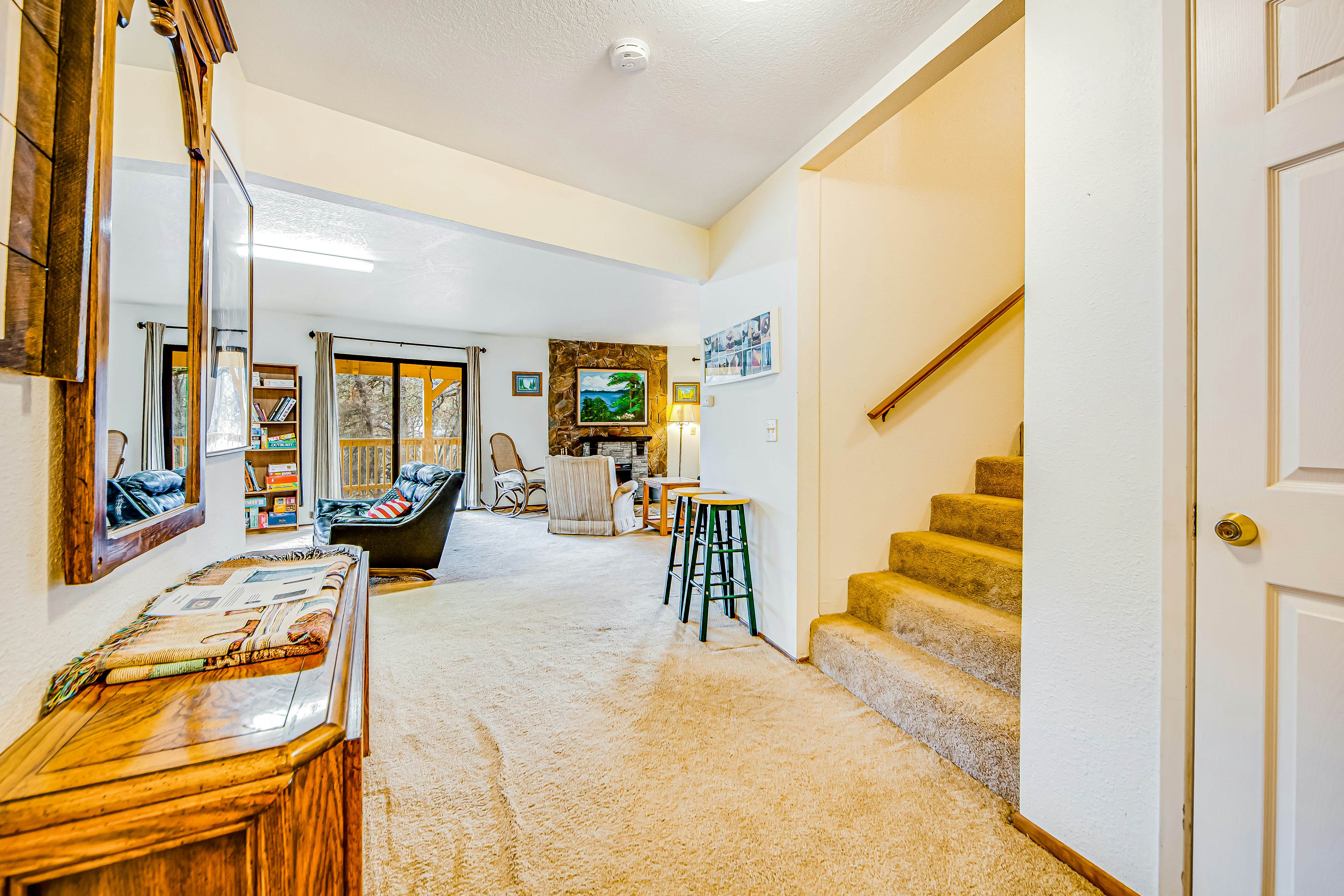 Rustic Lakefront Retreat