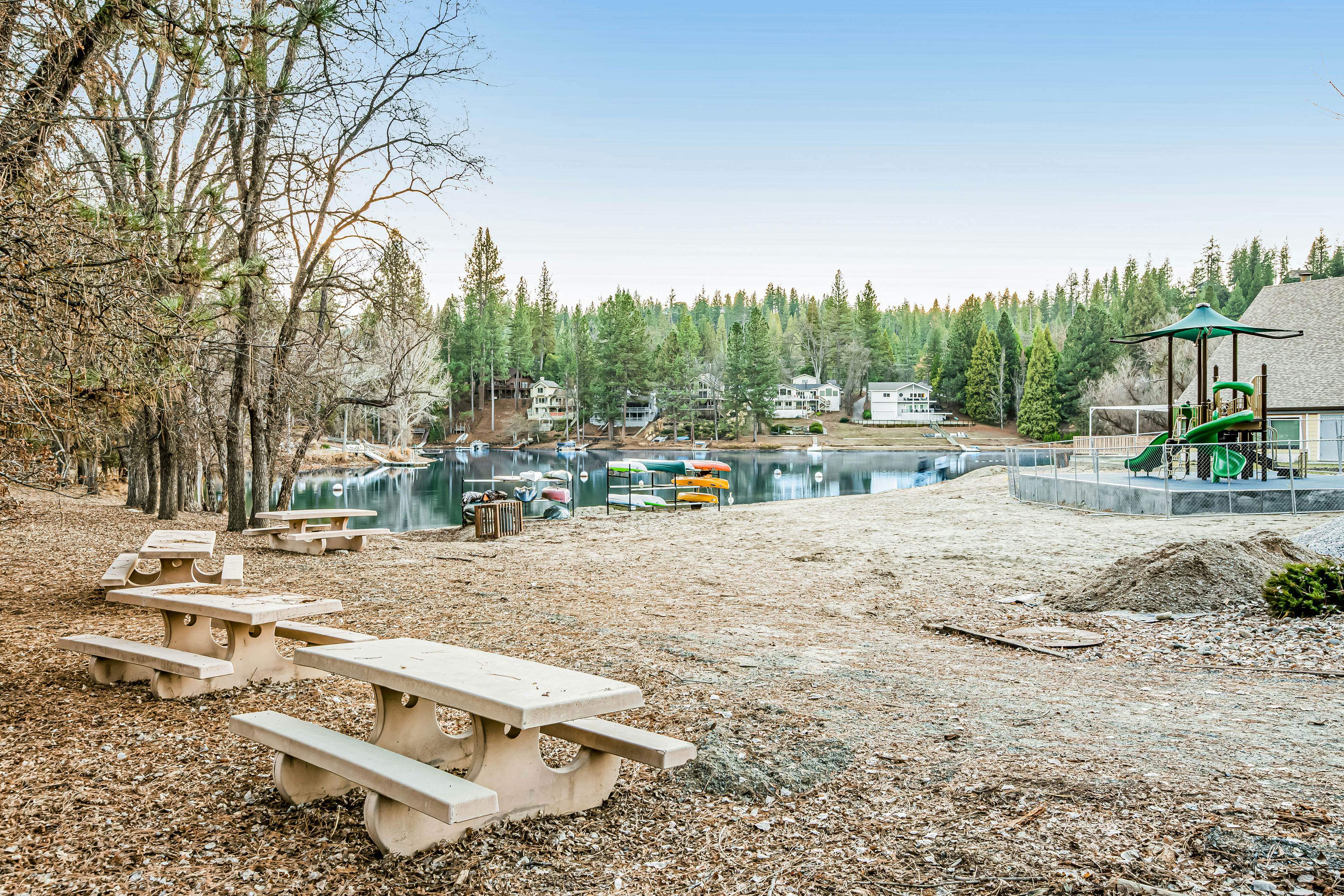 Rustic Lakefront Retreat