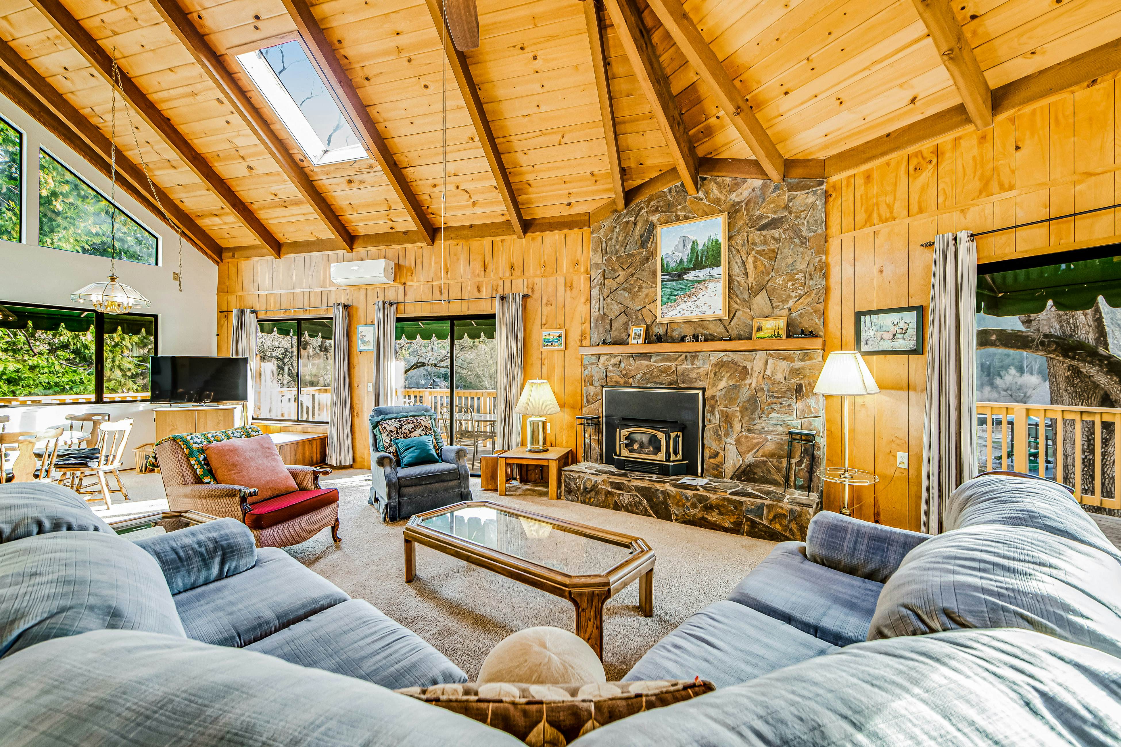 Rustic Lakefront Retreat