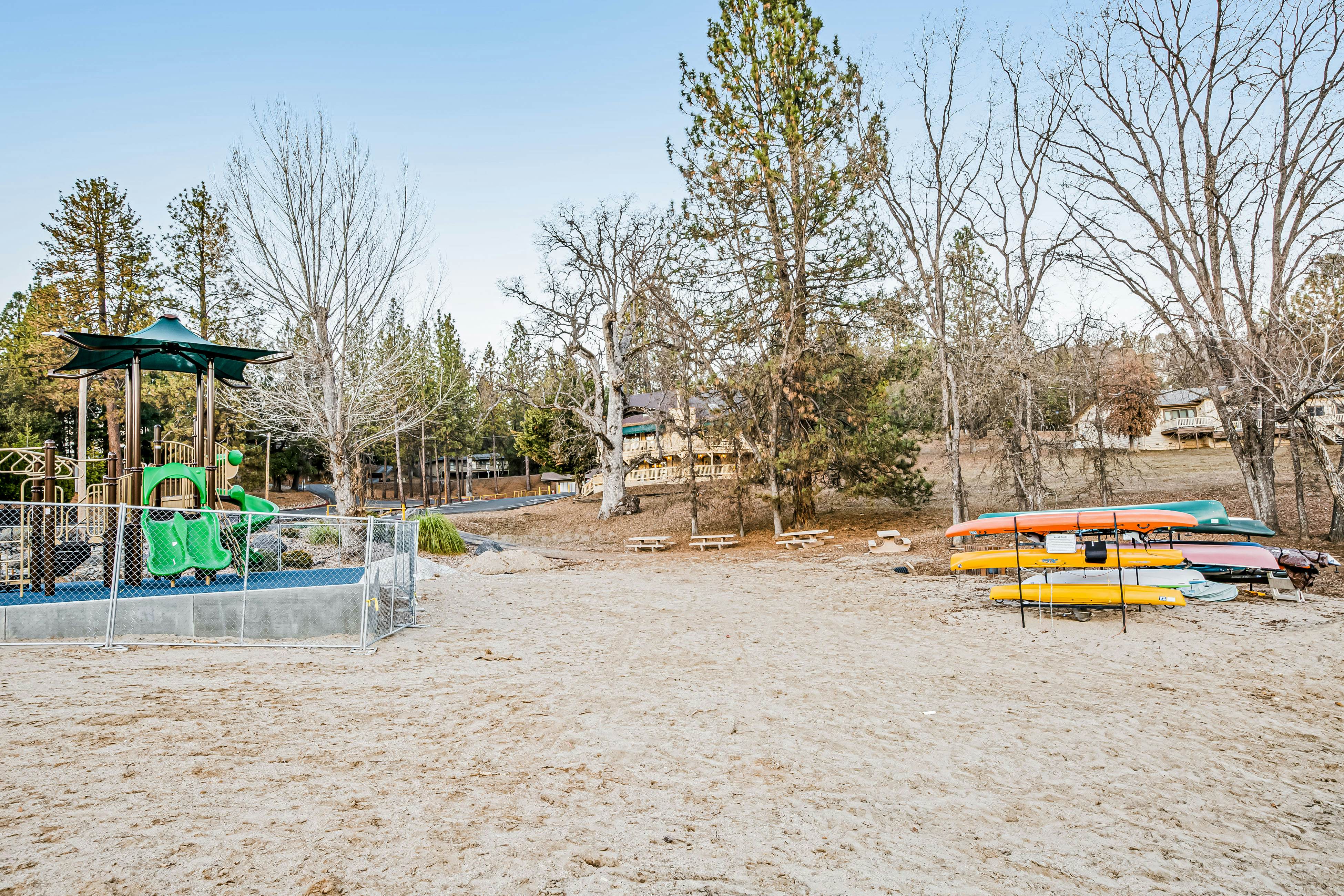 Rustic Lakefront Retreat