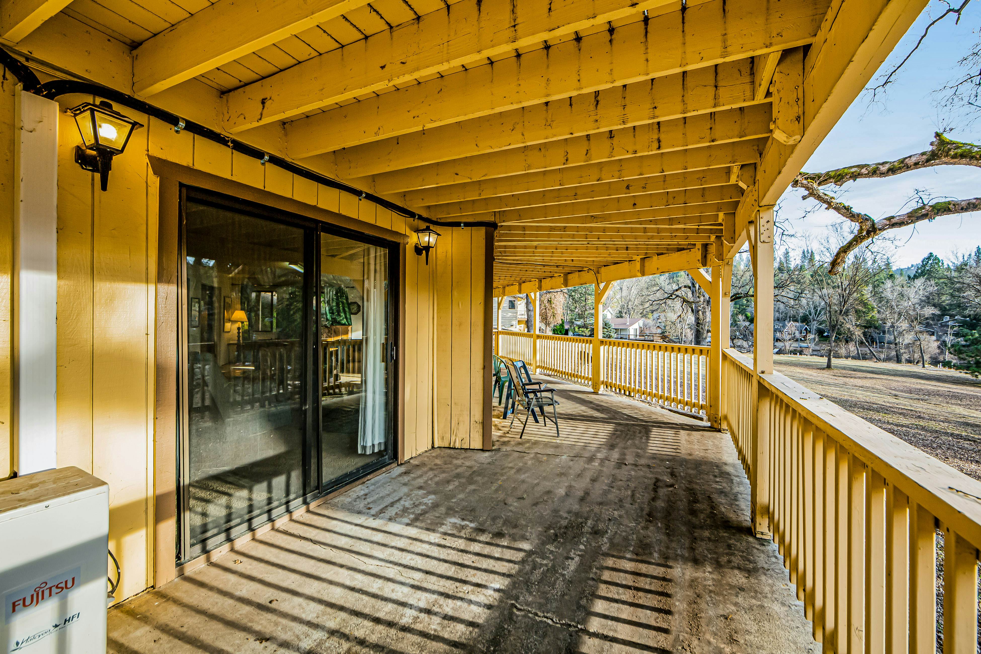 Rustic Lakefront Retreat