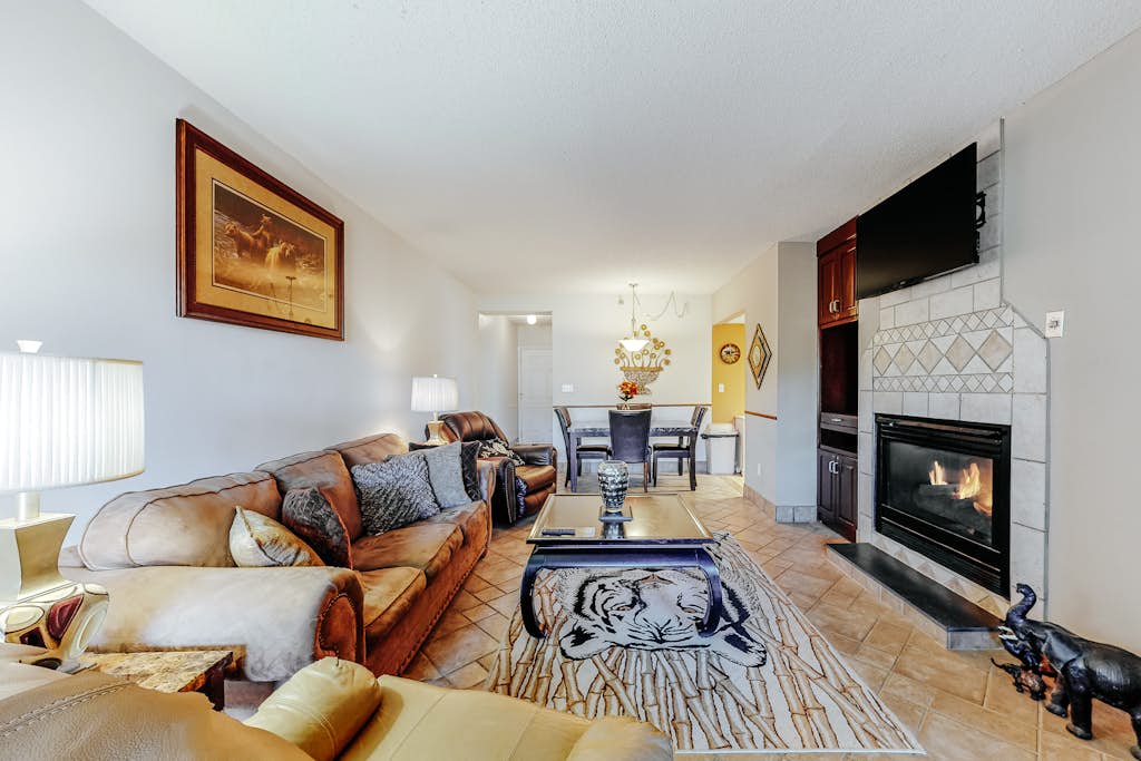 Cozy Riverfront Downtown Condo, Sleeps 6, Balcony — Pigeon Forge, TN — vacation rental