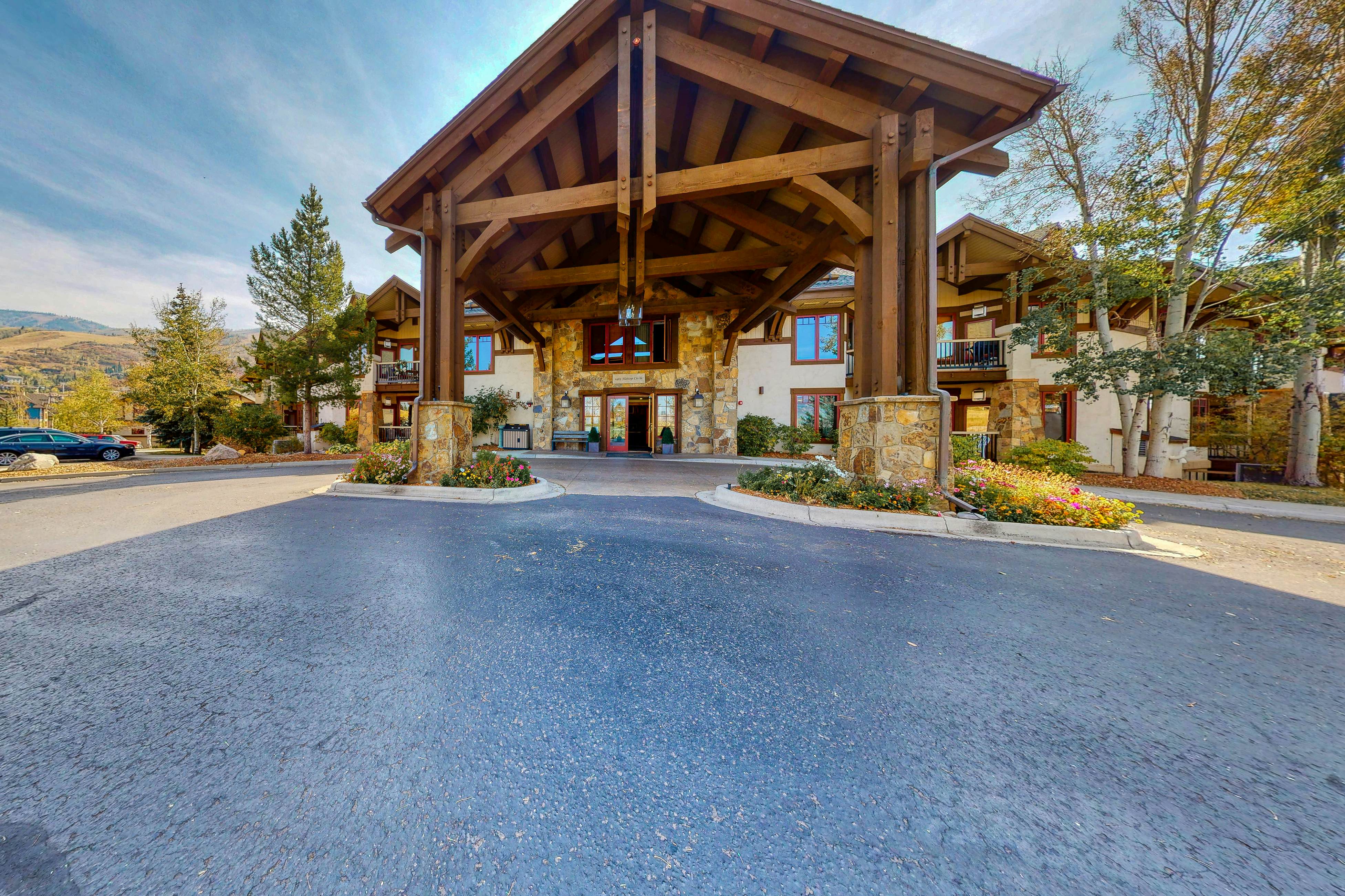 EagleRidge Lodge 300