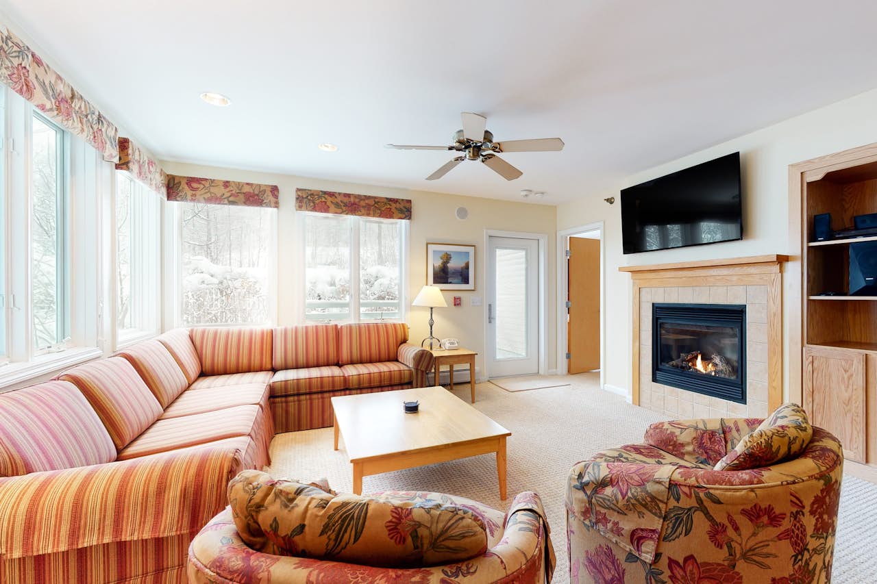 Falcons Unit 11 2 BD Jeffersonville, VT Vacation Rental Vacasa